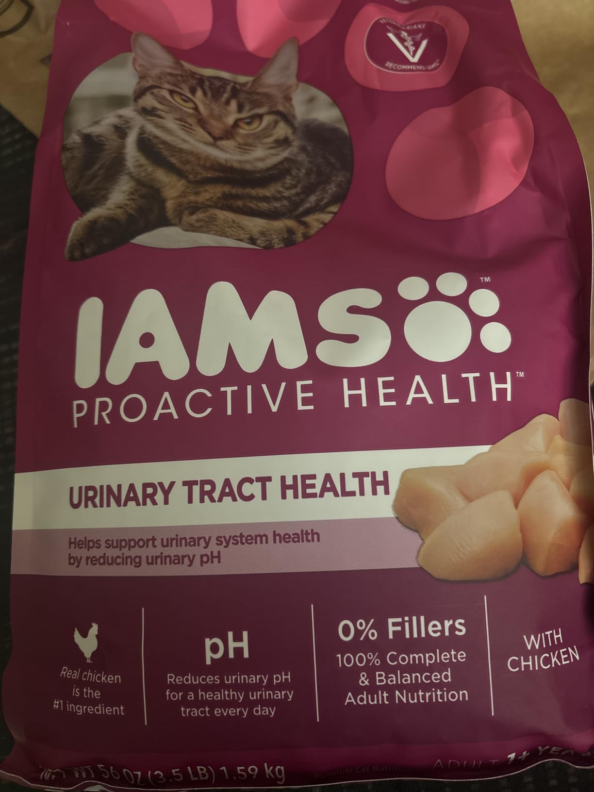 IAMS Proactive Health Dry Cat Food, Urinary Tract Health, Adult Cat Food Dry Recipe with Chicken, 7 lb. Bag customer photo 1