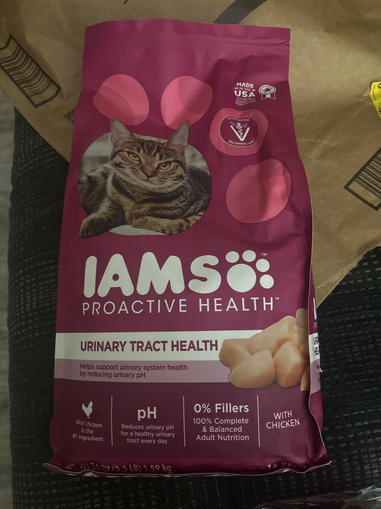IAMS Proactive Health Dry Cat Food, Urinary Tract Health, Adult Cat Food Dry Recipe with Chicken, 7 lb. Bag customer photo 2