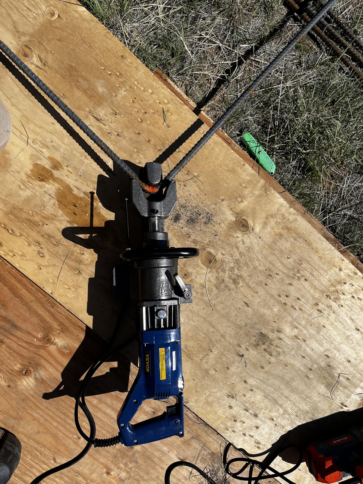 Happybuy Electric Hydraulic Rebar Bender, 900W Portable Electric Rebar Bender, Bending up to 5/8 Inch #5 4-16mm Rebar Bending Angle 0-90 Degrees, 110V, with Positioning Bolt (900W RB-16) customer photo 1