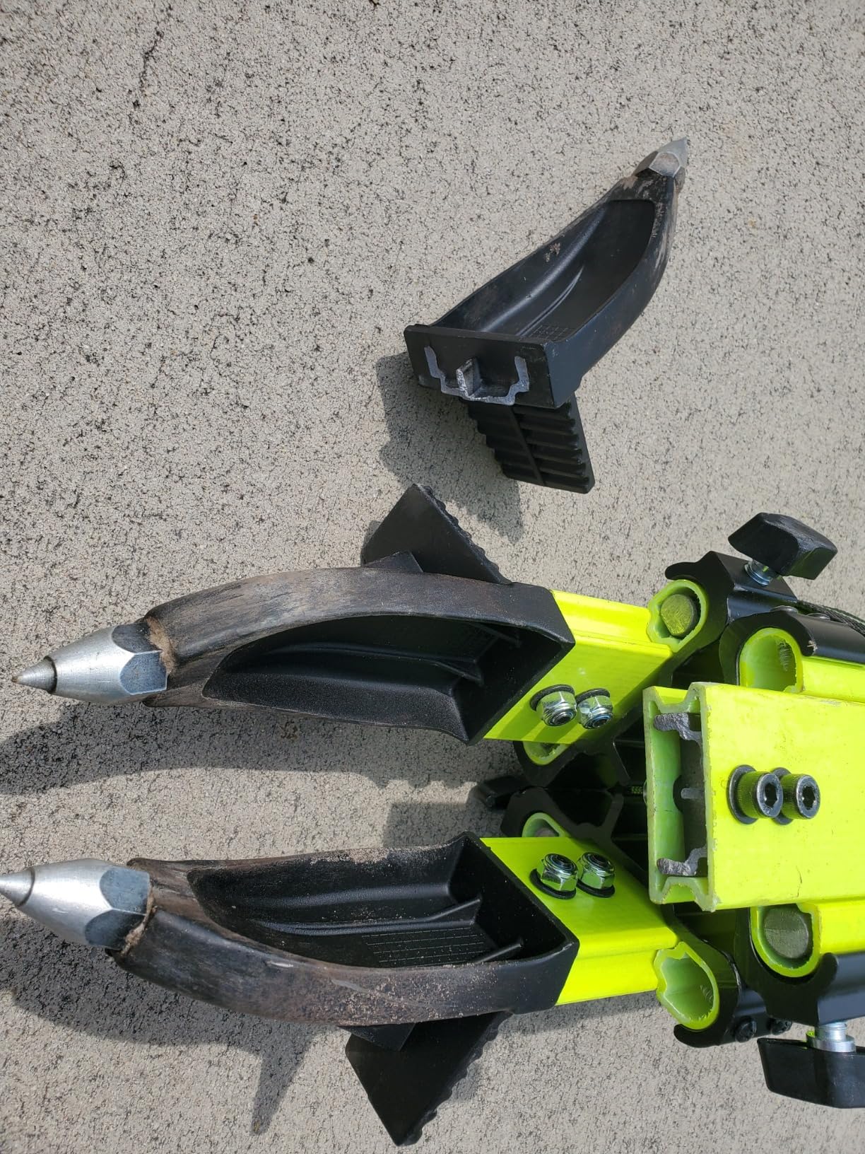 SitePro Robotic Fiberglass Tripod Salamander Tripod Fluorescent Green customer photo 2
