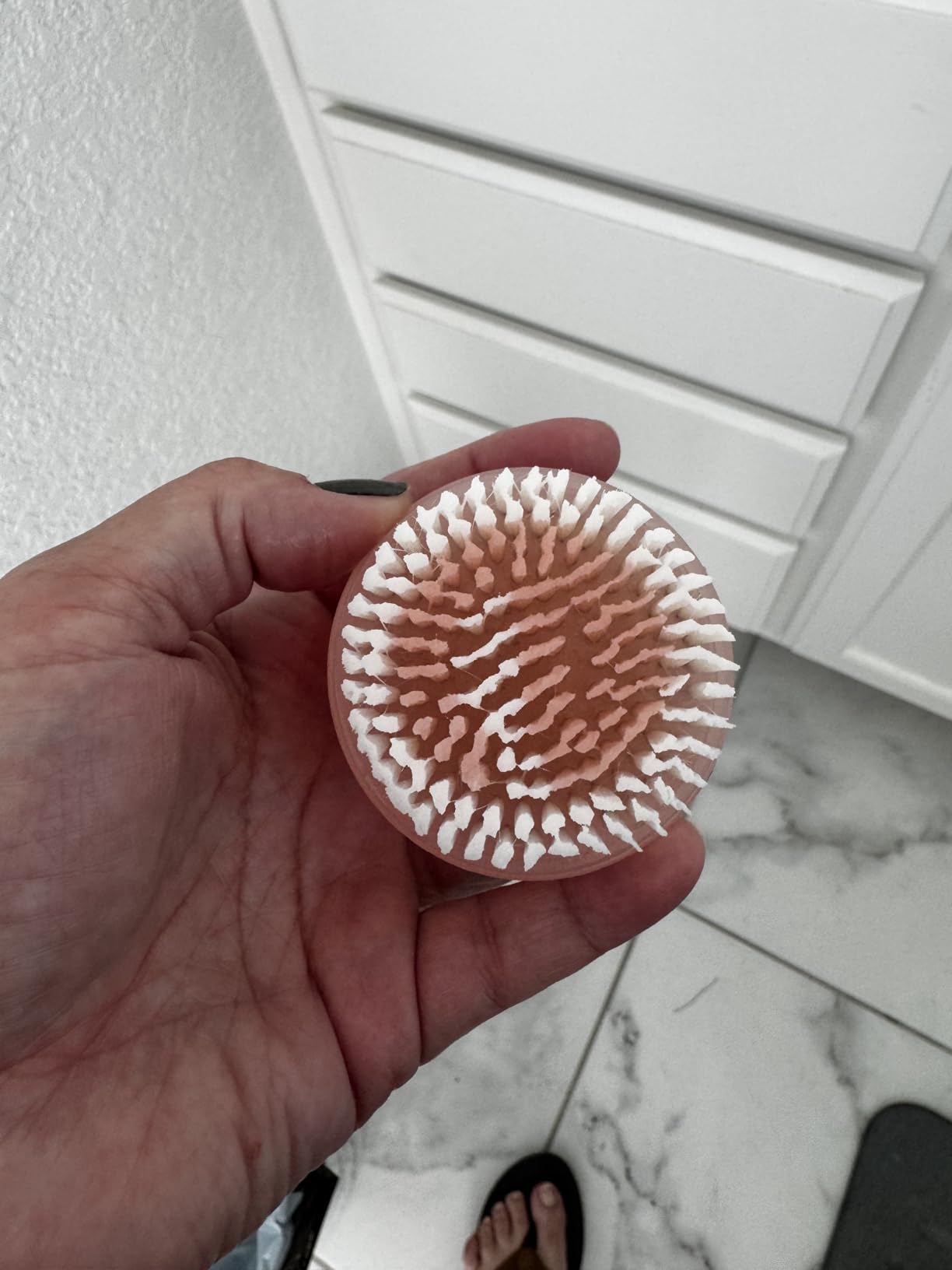 EcoTools Deep Cleansing Facial Brush, Manual Facial Cleansing Brush Exfoliates & Deeply Cleanses, Remove Makeup & Dry Skin, Eco-Friendly Face Brush for Cleansing, Color May Vary, 1 Count customer photo 1