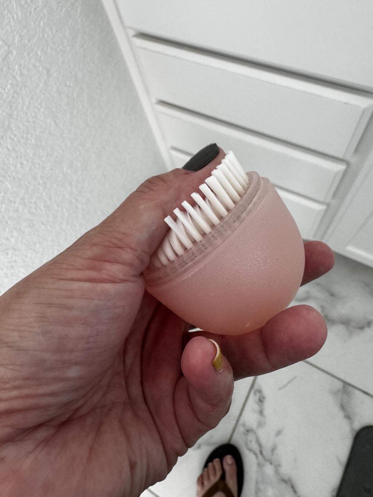 EcoTools Deep Cleansing Facial Brush, Manual Facial Cleansing Brush Exfoliates & Deeply Cleanses, Remove Makeup & Dry Skin, Eco-Friendly Face Brush for Cleansing, Color May Vary, 1 Count customer photo 2