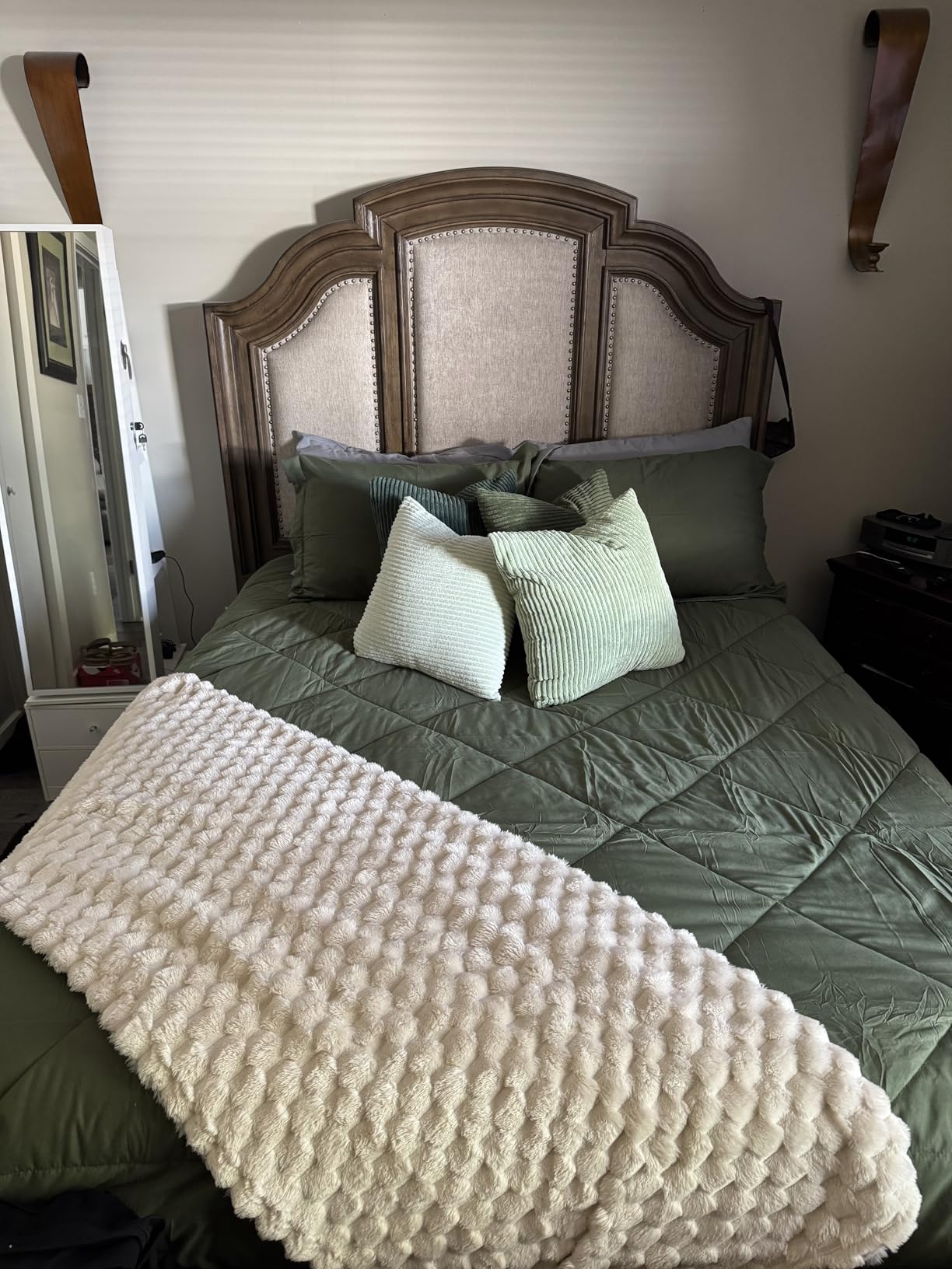 Bedsure King Size Comforter Set - 7 Pieces Reversible Grey Bedding, King Size Bed Set for All Seasons, Bed in a Bag with Down Alternative Comforter, Sheets, Pillowcases & Shams customer photo 2