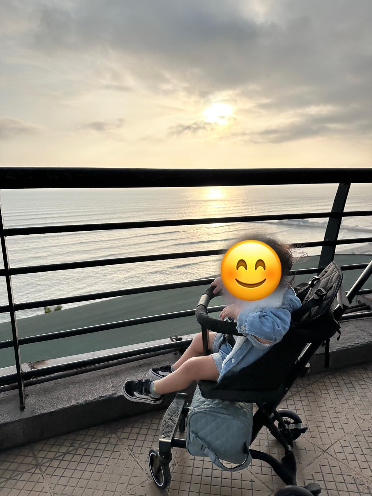 Dream On Me Coast Rider Lightweight Travel Stroller, Compact Baby & Toddler Stroller, Theme Park Approved, Quick Fold, Converts to Rider & Scooter, 45 lb Weight Capacity, Black customer photo 2