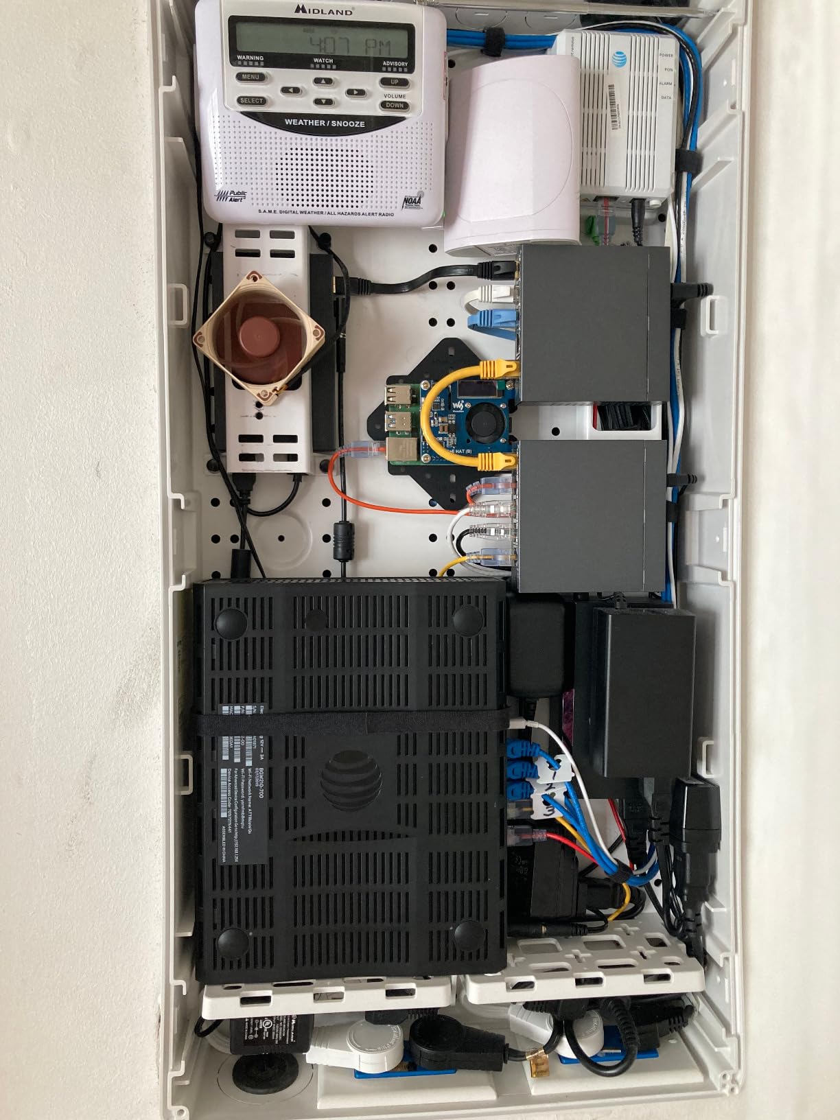 Leviton 28