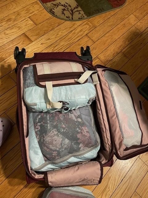 Travelpro Platinum Elite Softside Expandable Checked Luggage, 8 Wheel Spinner Suitcase, TSA Lock, Men and Women, True Navy Blue, Checked Medium 25-Inch customer photo 2