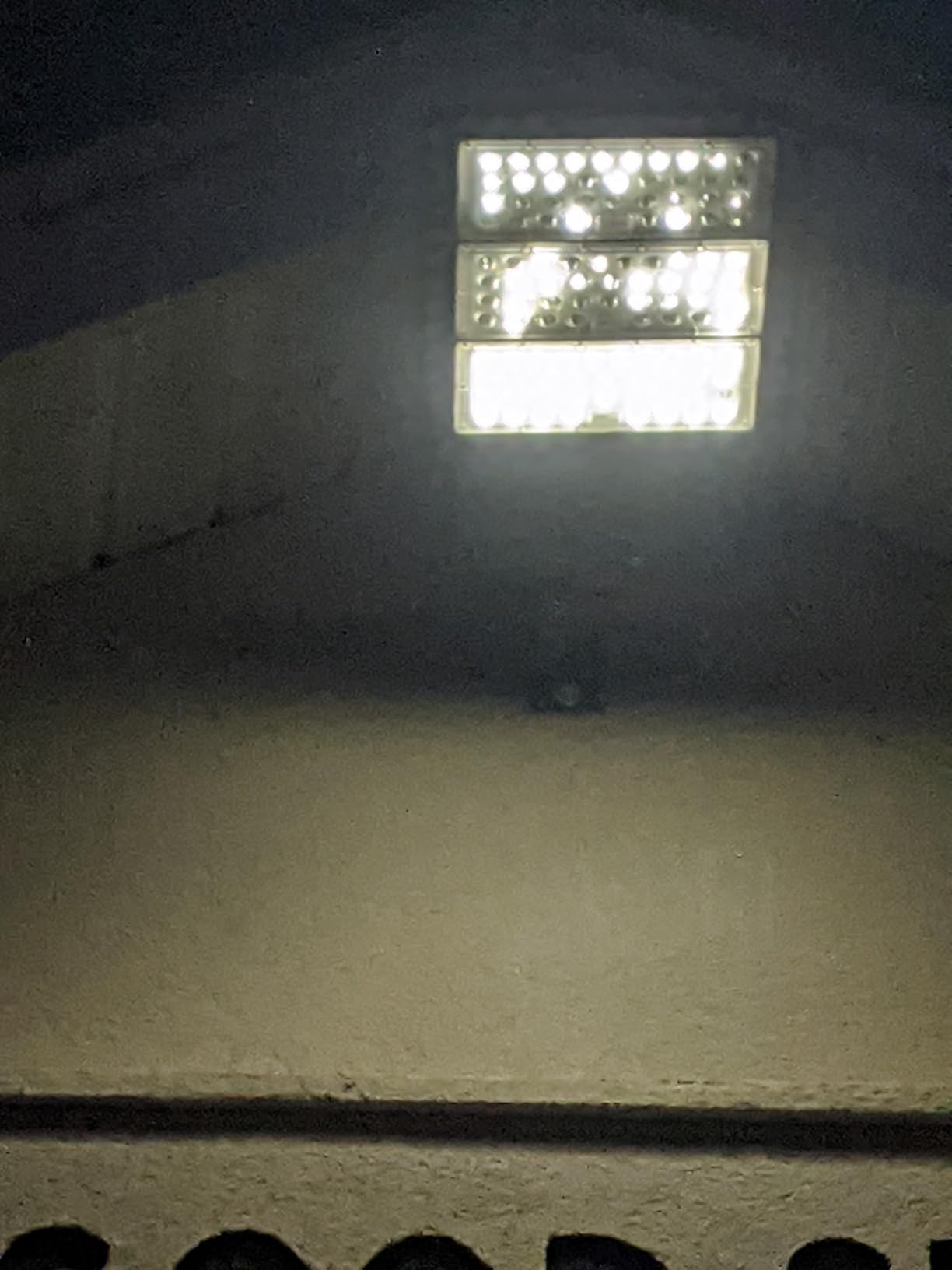 ledmo LED Parking Lot Lights 300W - LED Shoebox Parking Lot Lighting with Photocell 1000-1200W HID/HPS Replacement Waterproof IP65 36000LM 5000K Parking Lot LED Lighting (2 Pack) customer photo 1
