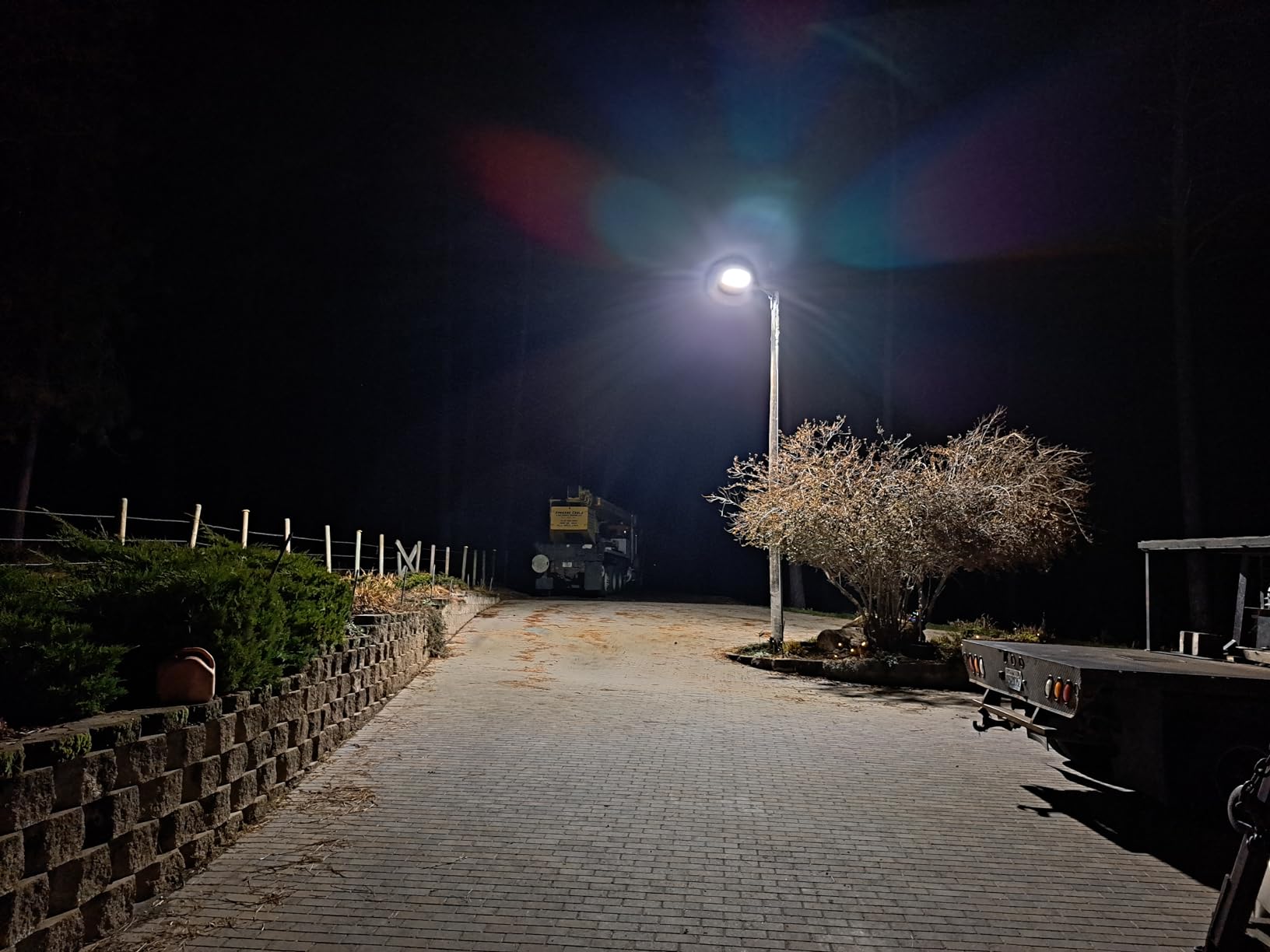 ledmo LED Parking Lot Lights 300W - LED Shoebox Parking Lot Lighting with Photocell 1000-1200W HID/HPS Replacement Waterproof IP65 36000LM 5000K Parking Lot LED Lighting (2 Pack) customer photo 2