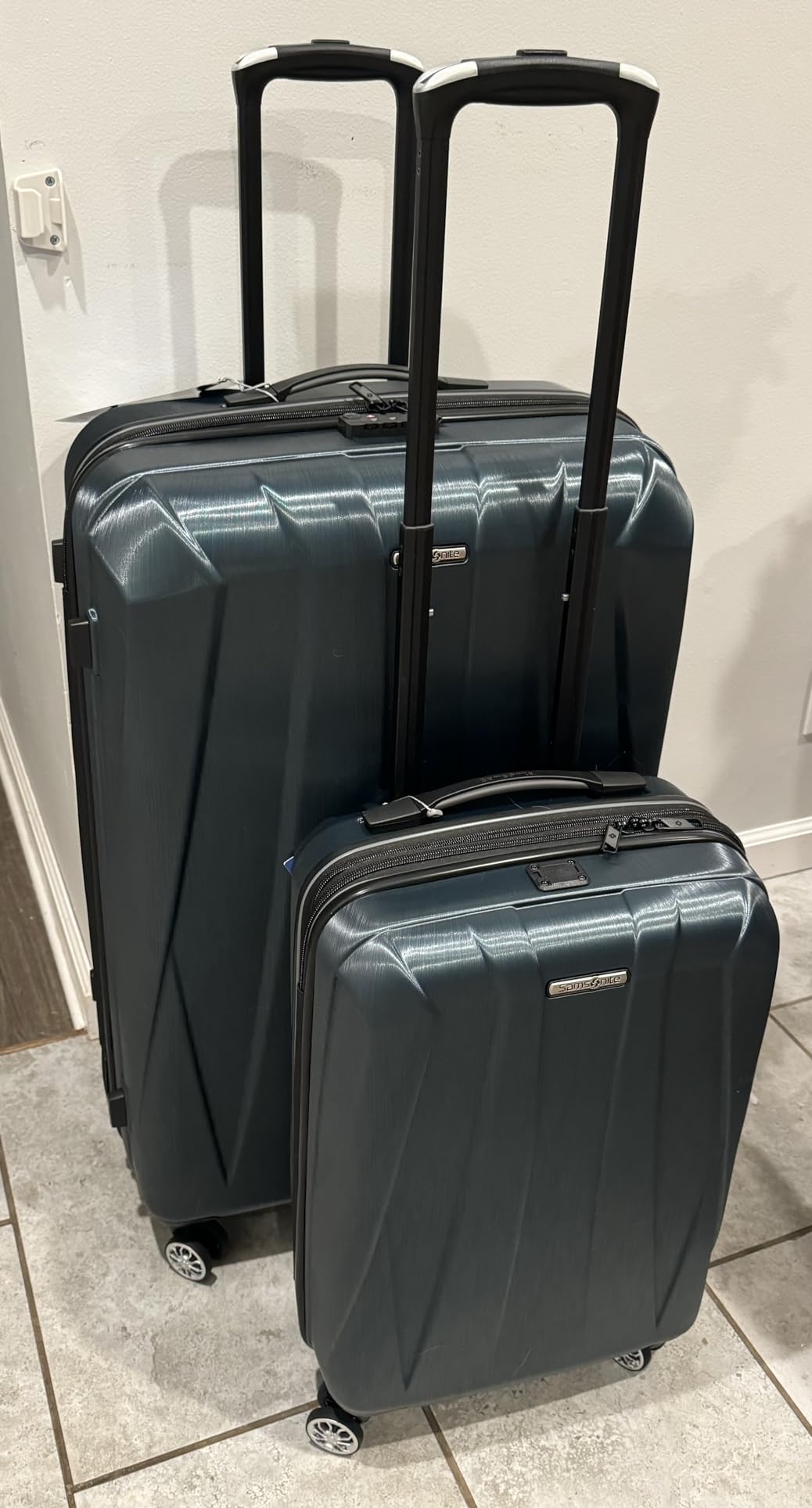 Samsonite Centric 2 Hardside Expandable Luggage with Spinner Wheels, Emerald Green, Checked-Medium 24-Inch customer photo 1