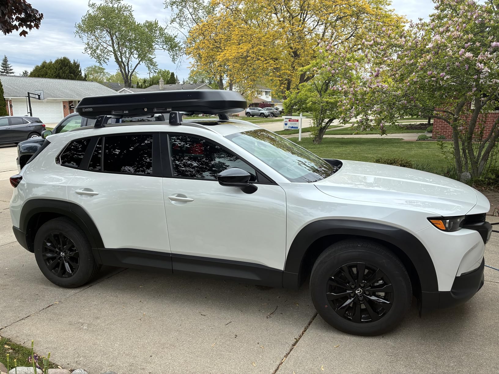 INNO ROOF Box 320 Matte Black 9cu ft, Cargo Box, Low Profile, Dual-Side Opening with Locks, Made in Japan, Compatible with Aero & Square Bars, for SUVs, Wagons, EVs, Trucks, Cars customer photo 1