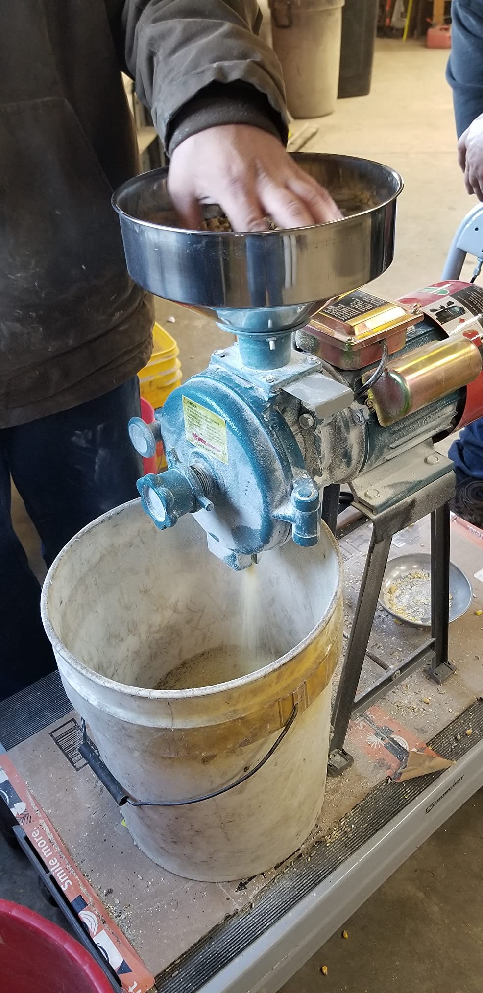 NAIZEA Electric Grain Mill Grinder Corn Grinder, 3000W 110V Commercial Flour Mill Machine with Funnel, Feed Grinders for Corn, Wheat, Rice, Cereals,Molino de Maiz Electrico (Dry Grinders) customer photo 1