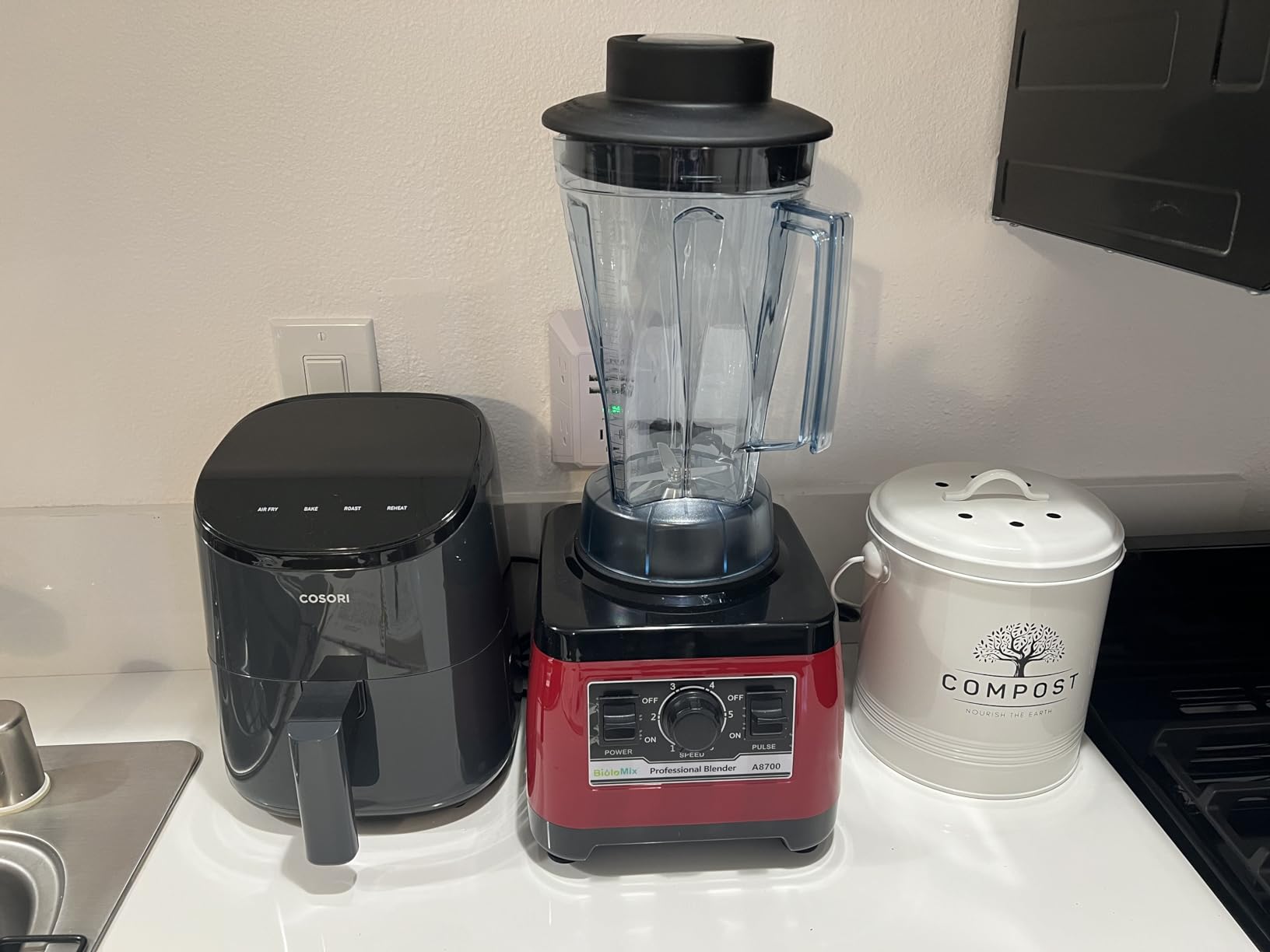 BioloMix Heavy Duty Professional Blender, Peak 2200W Commercial Grade Bar Blender With 70Oz Container For Shakes, Smoothies, Ice Crushing, Frozen Fruits, Soups, Dry Grinding (Red) customer photo 1