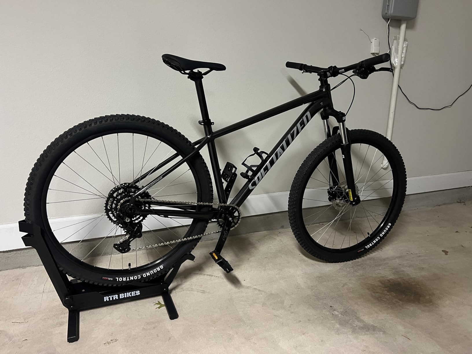 RTR BIKES Brutus Professional Bike Floor Stand - Heavy Duty Steel Rack for E-Bikes & MTB up to 66 lbs (30kg) - Fits 26-29