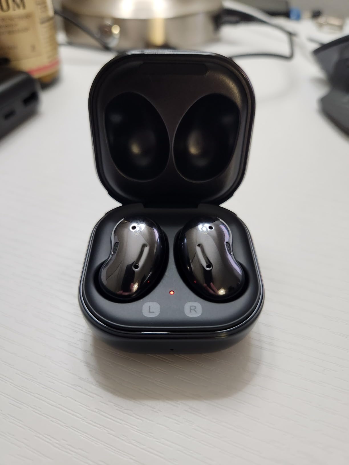 Galaxy Buds Live, Wireless Earbuds w/Active Noise Cancelling, Mystic Black, International Version customer photo 1