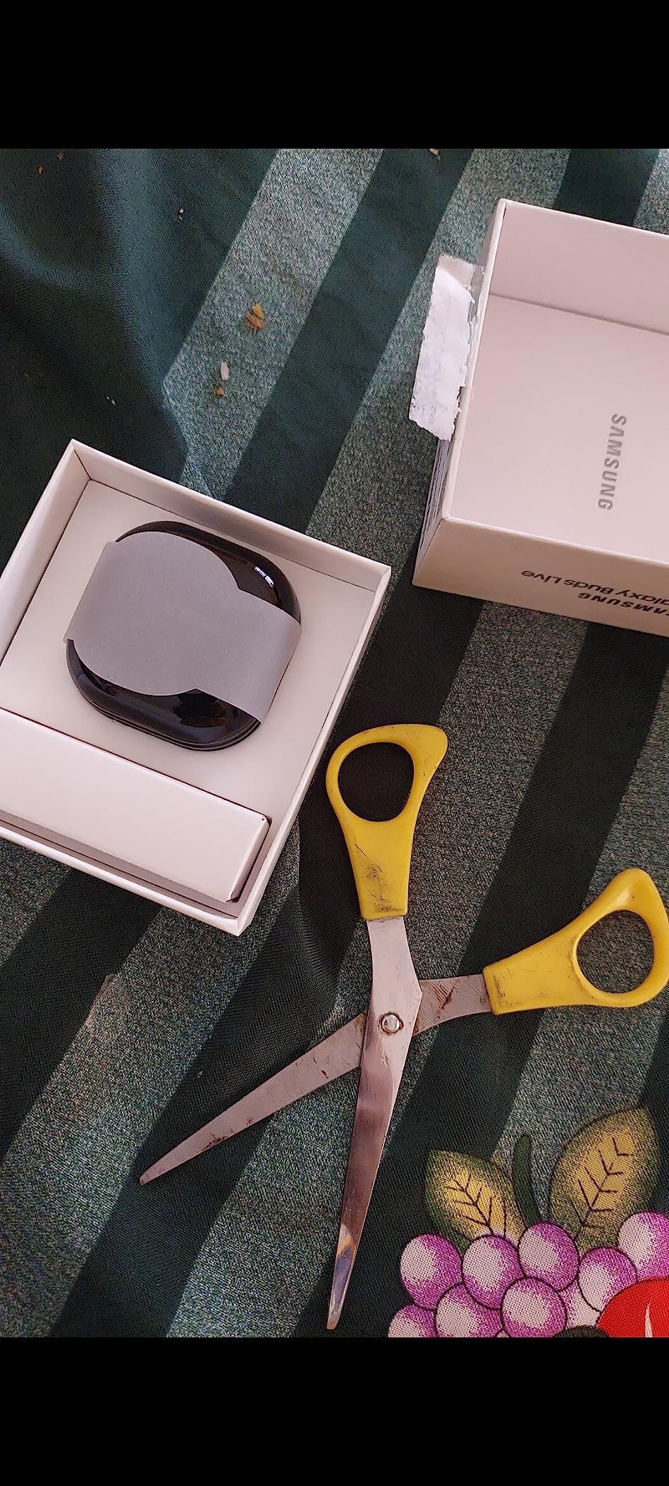 Galaxy Buds Live, Wireless Earbuds w/Active Noise Cancelling, Mystic Black, International Version customer photo 2