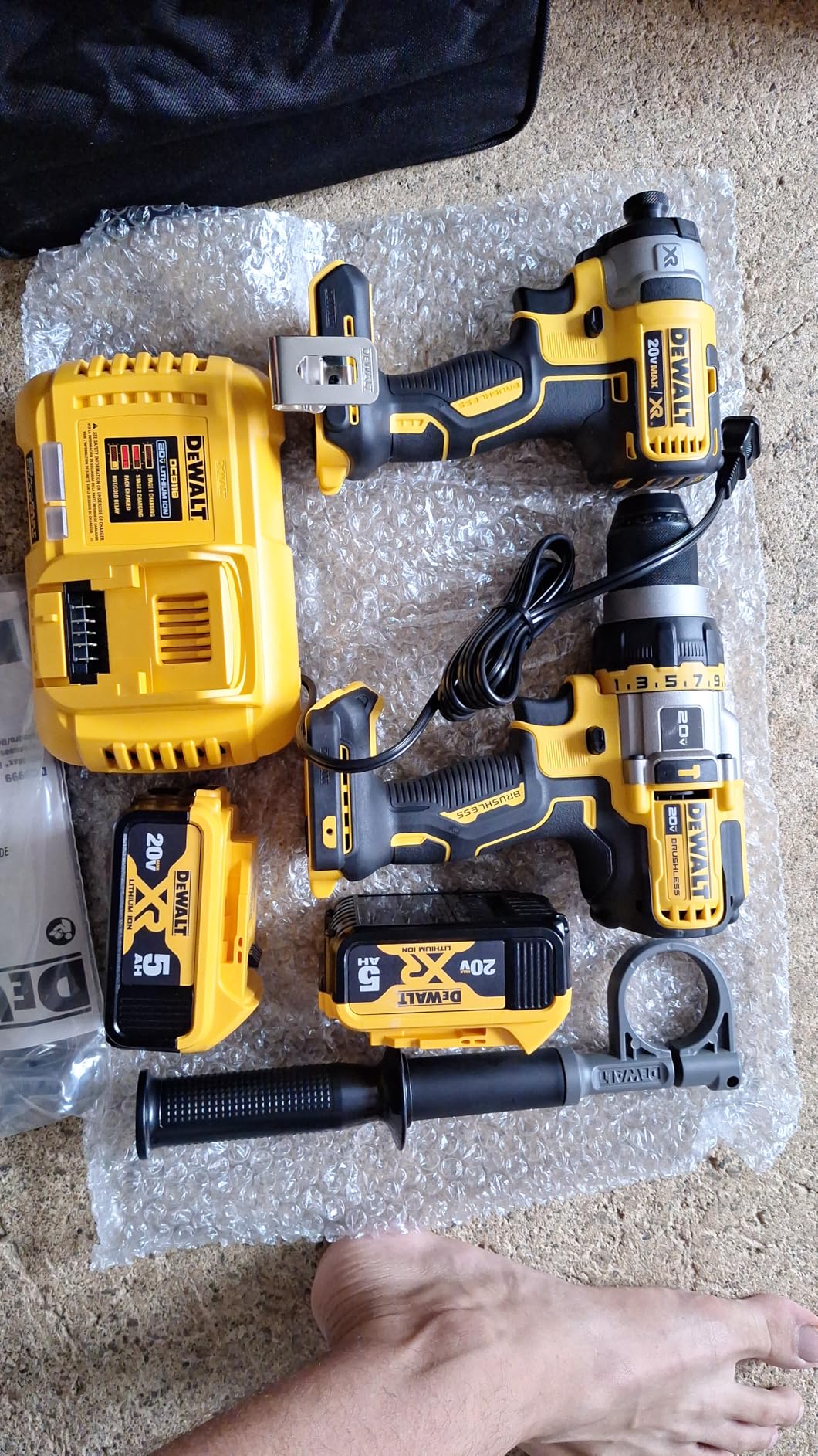 DEWALT FLEXVOLT ADVANTAGE 20V MAX* Combo Kit with Hammer Drill & Impact Driver, 5.0-Ah, 2-Tool (DCK2100P2) customer photo 2