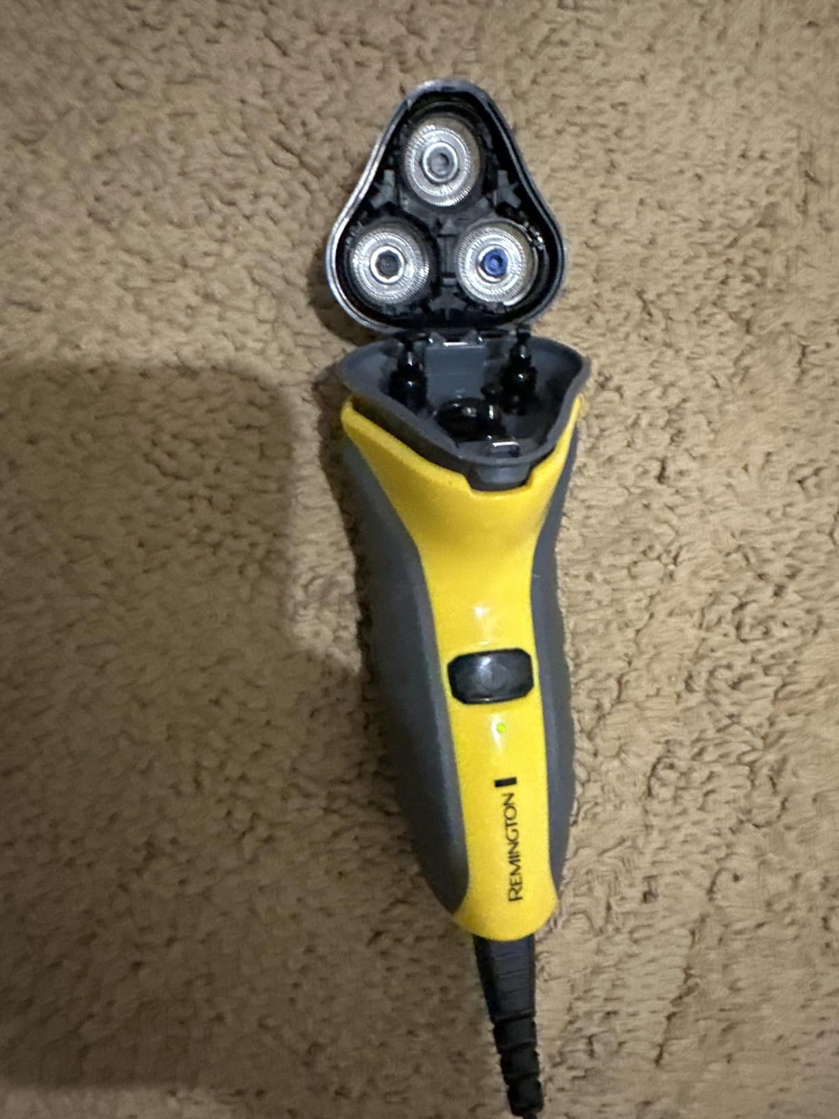 Remington Virtually Indestructible Rotary Shaver 5100, Electric Razor for Men, 100% Waterproof Design, Yellow customer photo 1