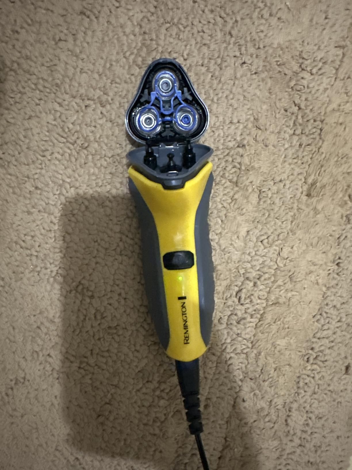 Remington Virtually Indestructible Rotary Shaver 5100, Electric Razor for Men, 100% Waterproof Design, Yellow customer photo 2