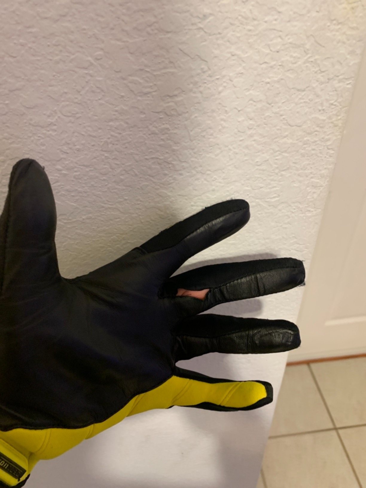 Ironclad Console Gaming Gloves, Precision Fit, Performance Grip, Touchscreen Compatible, Machine Washable, (1 Pair), Size L (ES-CNSL-04-L) customer photo 1