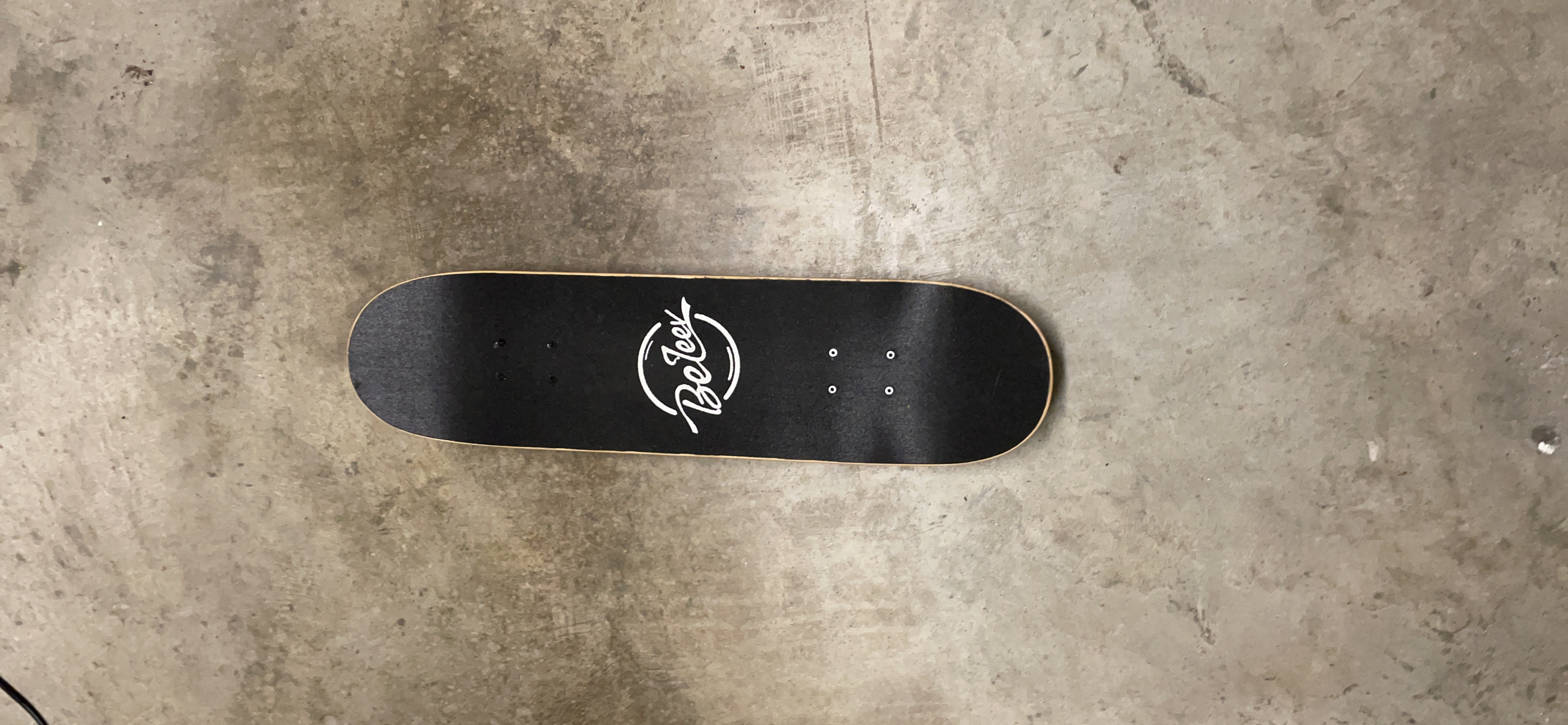 BELEEV Skateboards for Beginners, 31 x 8 inch Complete Skateboard for Kids Teens Adults, 7 Layer Canadian Maple Double Kick Deck Concave Cruiser Trick Skateboard with Multifunction Skate T-Tool customer photo 1