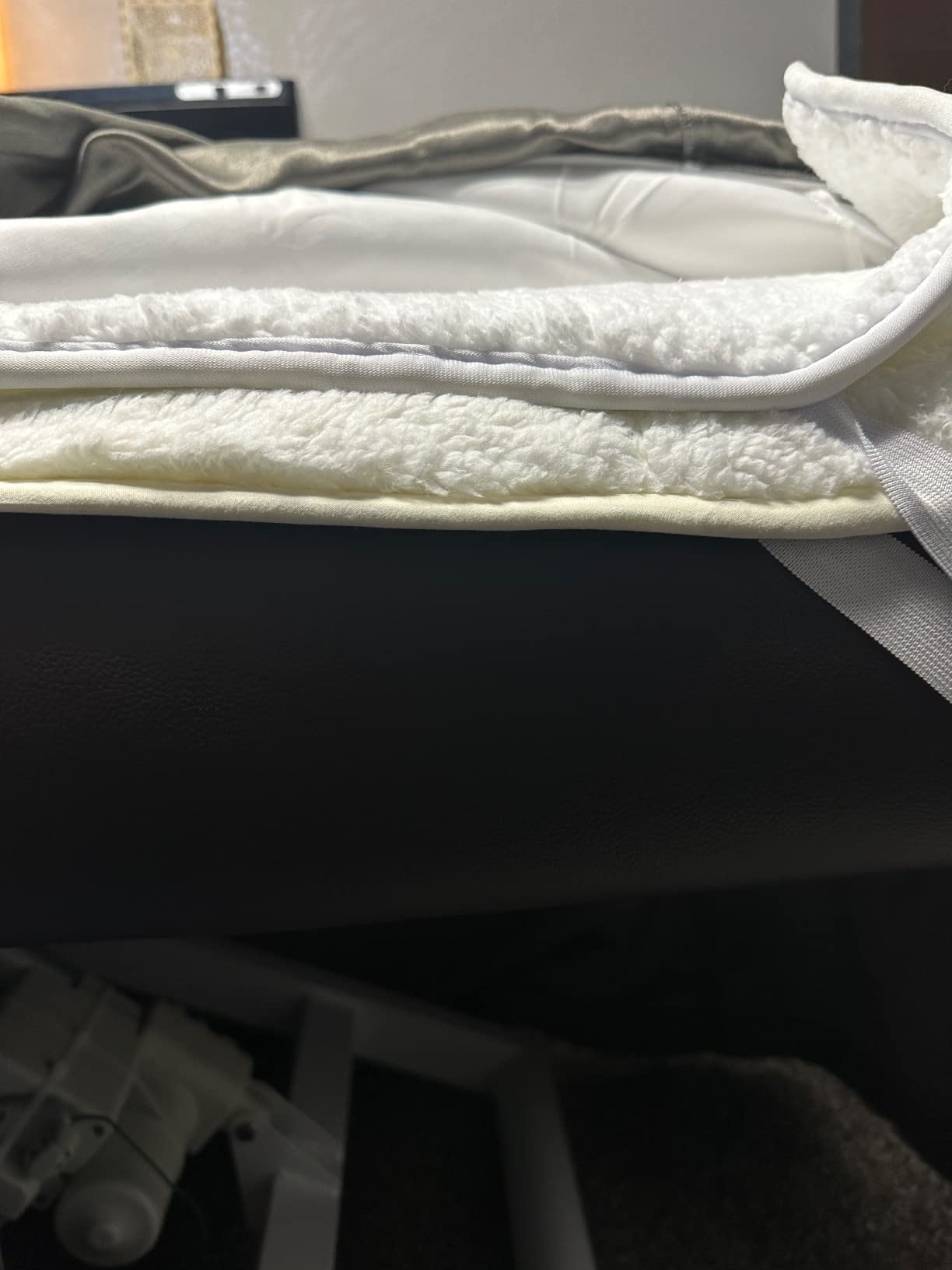 Stella Electric Medical Spa Treatment Table (Facial Chair/Bed) ADA Compliant (Beige) customer photo 2