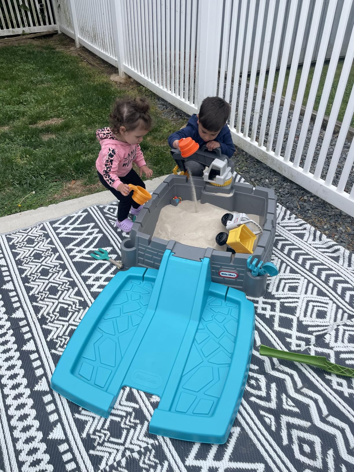 Little Tikes Dirt Diggers Excavator Sandbox for Kids, Including lid and Play Sand Accessories, Multicolor customer photo 2
