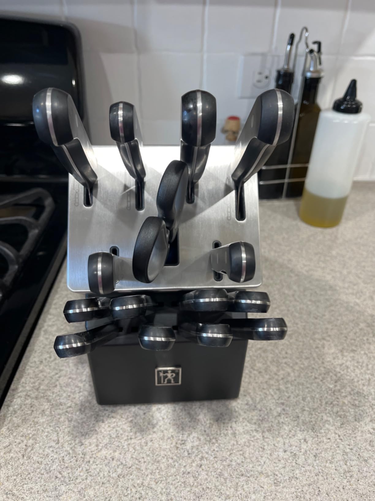 HENCKELS Solution Razor-Sharp 16-pc Knife Set, Chef Knife, Bread Knife, Steak Knife, German Engineered Informed by 100+ Years of Mastery customer photo 1