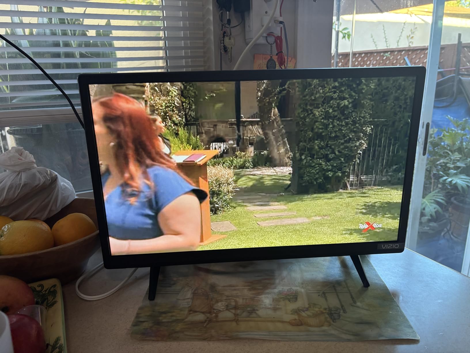VIZIO 40-inch D-Series Full HD 1080p Smart TV with AMD FreeSync, Apple AirPlay and Chromecast Built-in, Alexa Compatibility, D40f-J09, 2022 Model customer photo 2