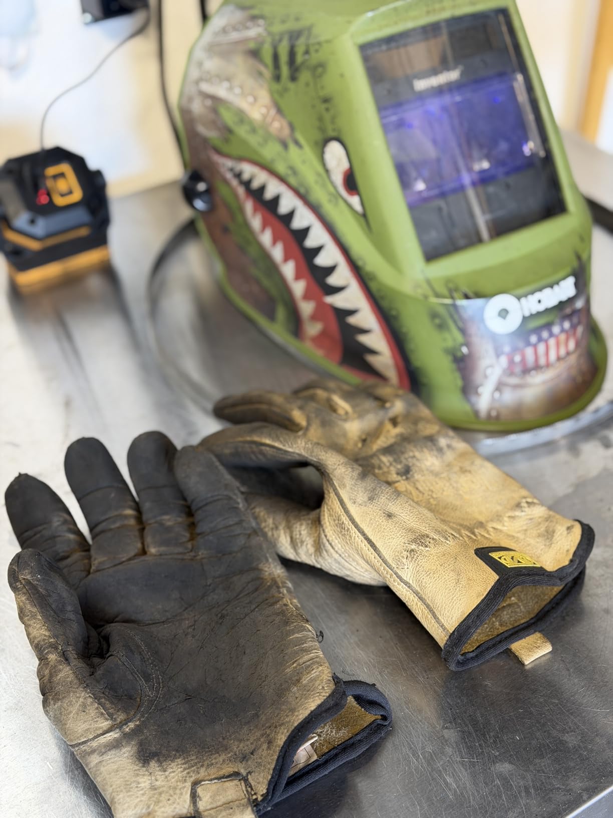 Mechanix Wear Leather Cow Driver - Breathable Leather Driver Gloves for Hand Safety - Elastic Cuff - Water Resistant - Tan - X-Large customer photo 1