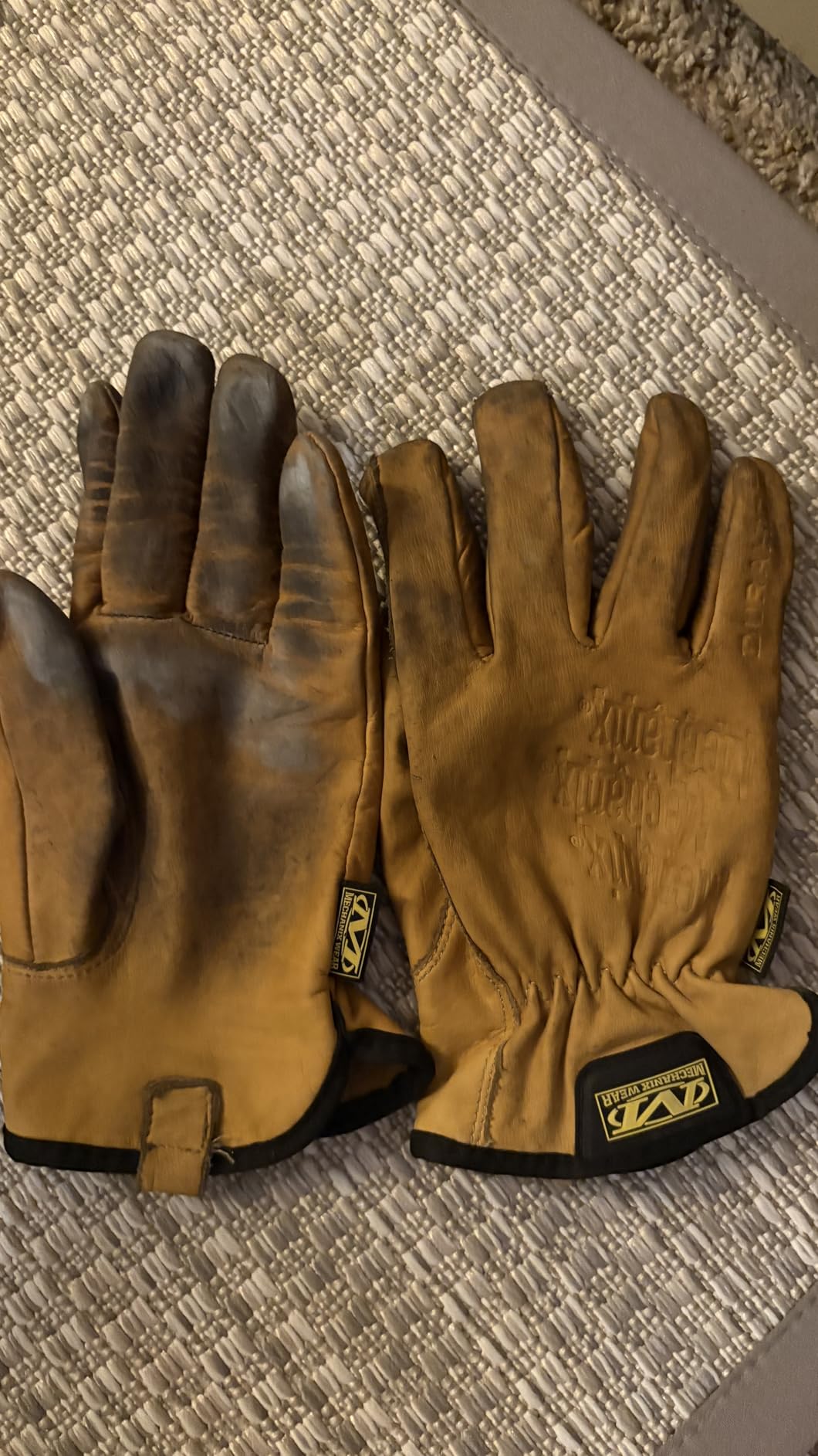 Mechanix Wear Leather Cow Driver - Breathable Leather Driver Gloves for Hand Safety - Elastic Cuff - Water Resistant - Tan - X-Large customer photo 2