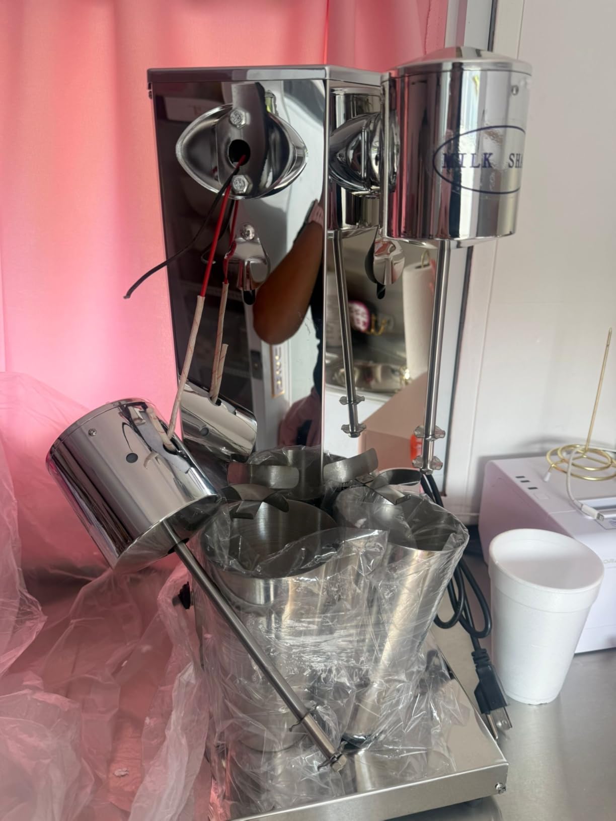 tonchean Commercial Double Head Milkshake Maker, Stainless Steel Milk Shake with 2 Speeds Blender Electric Milkshake Maker Machine with 28 oz Stainless Steel Cup, 110V 180W Silver customer photo 2