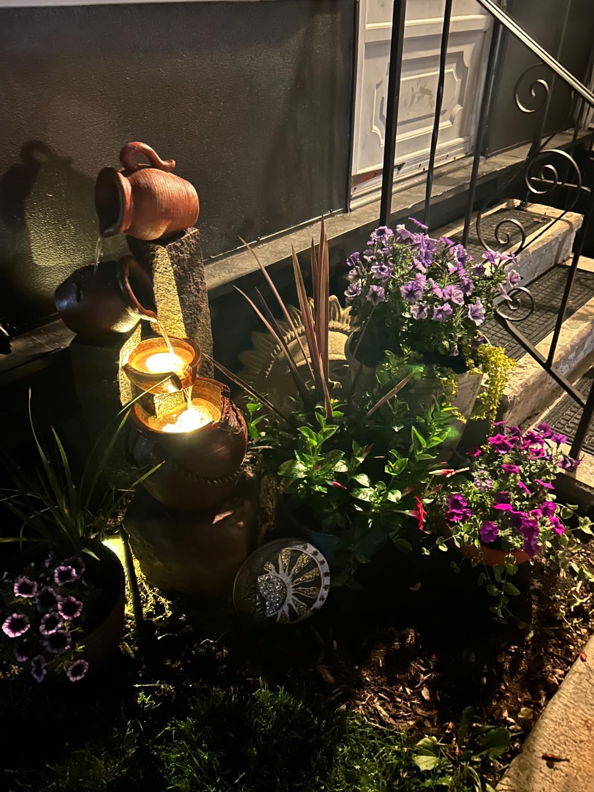 LuxenHome Outdoor Water Fountain, 32 Inch Farmhouse Water Fountain Outdoor with Lights, Cascading Pitchers Fountain, Garden Water Feature Decor customer photo 1