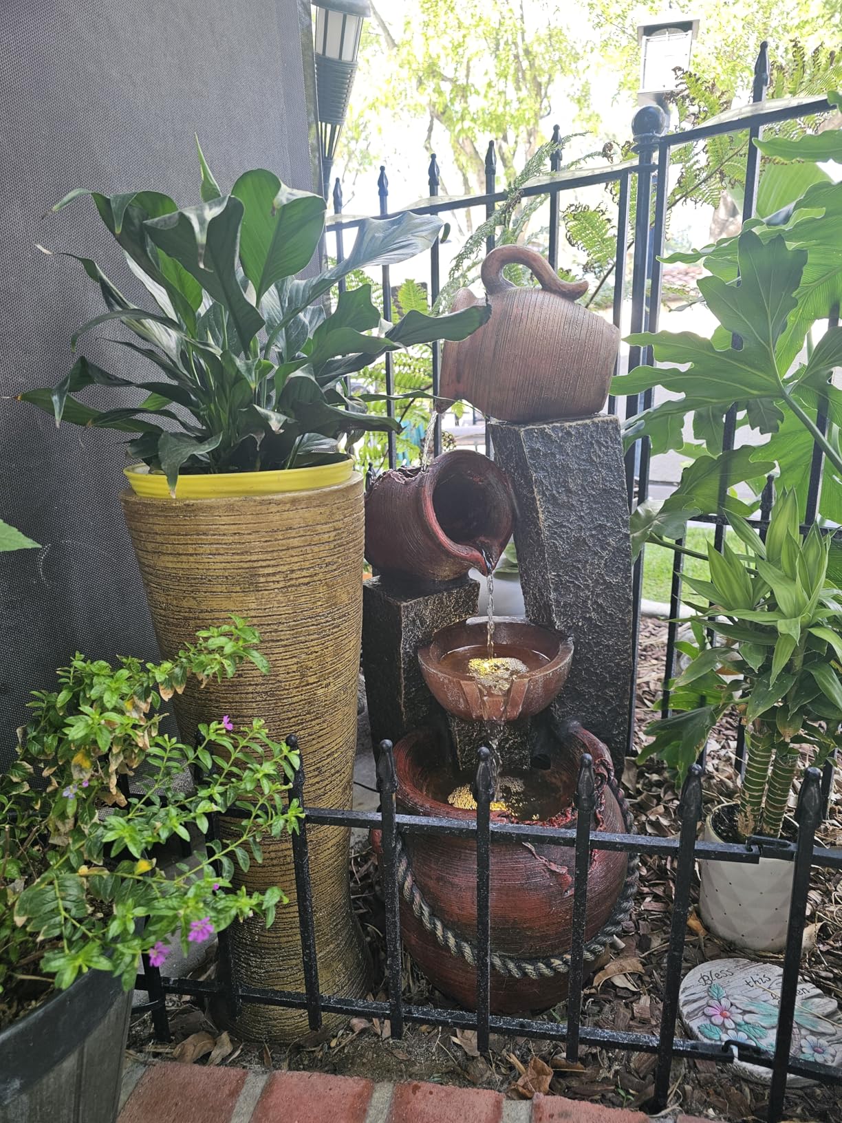LuxenHome Outdoor Water Fountain, 32 Inch Farmhouse Water Fountain Outdoor with Lights, Cascading Pitchers Fountain, Garden Water Feature Decor customer photo 2