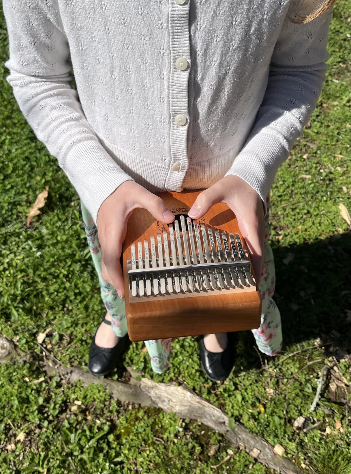 Kalimba Thumb Piano, YUNDIE Portable 17 Keys Mbira Finger Piano with Tune Hammer and Instruction, Musical Instruments Birthday Gift for Adult Beginners Professional (Brown) customer photo 1