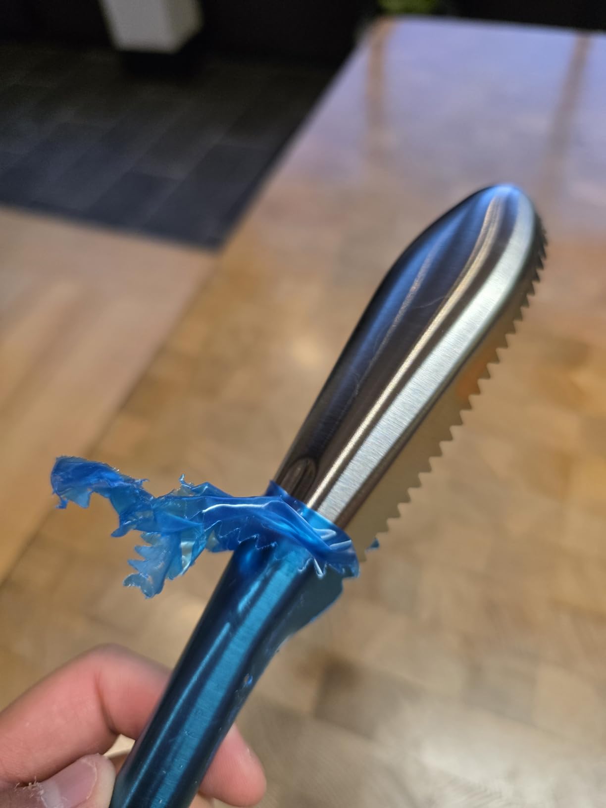 Fish Scaler, 304 Stainless Steel Fish Scaler Remover, Sawtooth Fish Descaler Tool for Family Kitchen, Seafood Markets customer photo 1