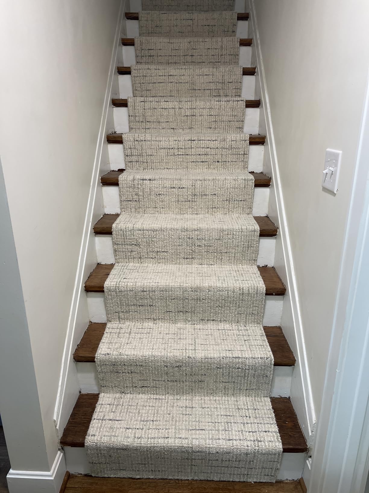 SAFAVIEH Abstract Collection Area Rug - 6' x 9', Ivory & Light Grey, Handmade Wool, Ideal for High Traffic Areas in Living Room, Bedroom (ABT468K) customer photo 1
