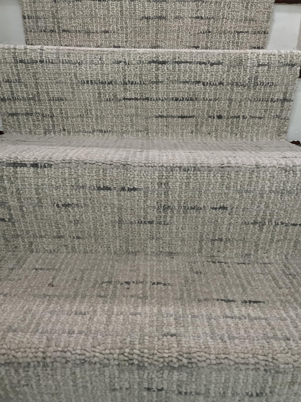 SAFAVIEH Abstract Collection Area Rug - 6' x 9', Ivory & Light Grey, Handmade Wool, Ideal for High Traffic Areas in Living Room, Bedroom (ABT468K) customer photo 2