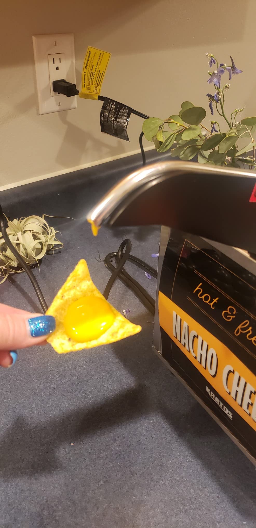 Kratos Commercial Electric Hot Topping Dispenser, 3.5 Quart Capacity. Accepts #10 Cans. Hot Topping Warmer and Dispenser with Pump for Nacho Cheese, Hot Fudge, Caramel Sauce, and More. 120V (29M-009) customer photo 2