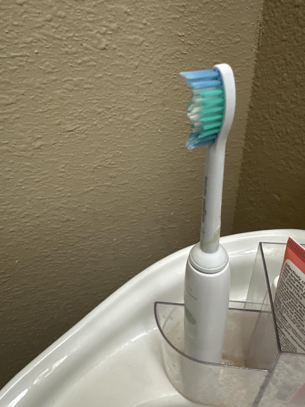 2100 Series Electric Toothbrush - Sonic Toothbrush with Advanced Sonic Technology, Two Intensity Settings, Smartimer & Quadpacer, White, Model HX3661/04 customer photo 2