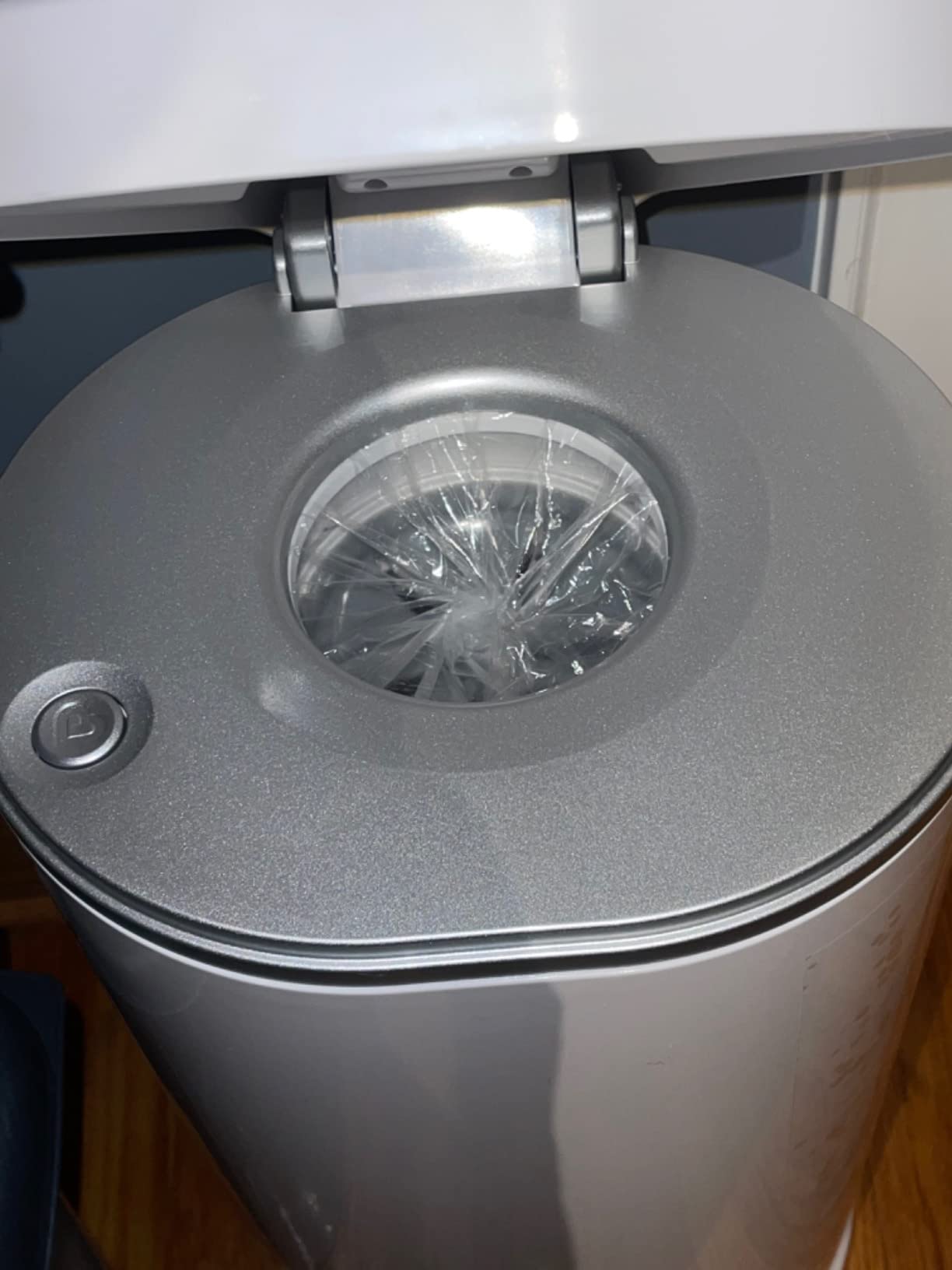 Munchkin UV Diaper Pail #1 in Odor Control, Includes 1 UV Snap, Seal & Toss Bag and 1 UV Refill Ring customer photo 2