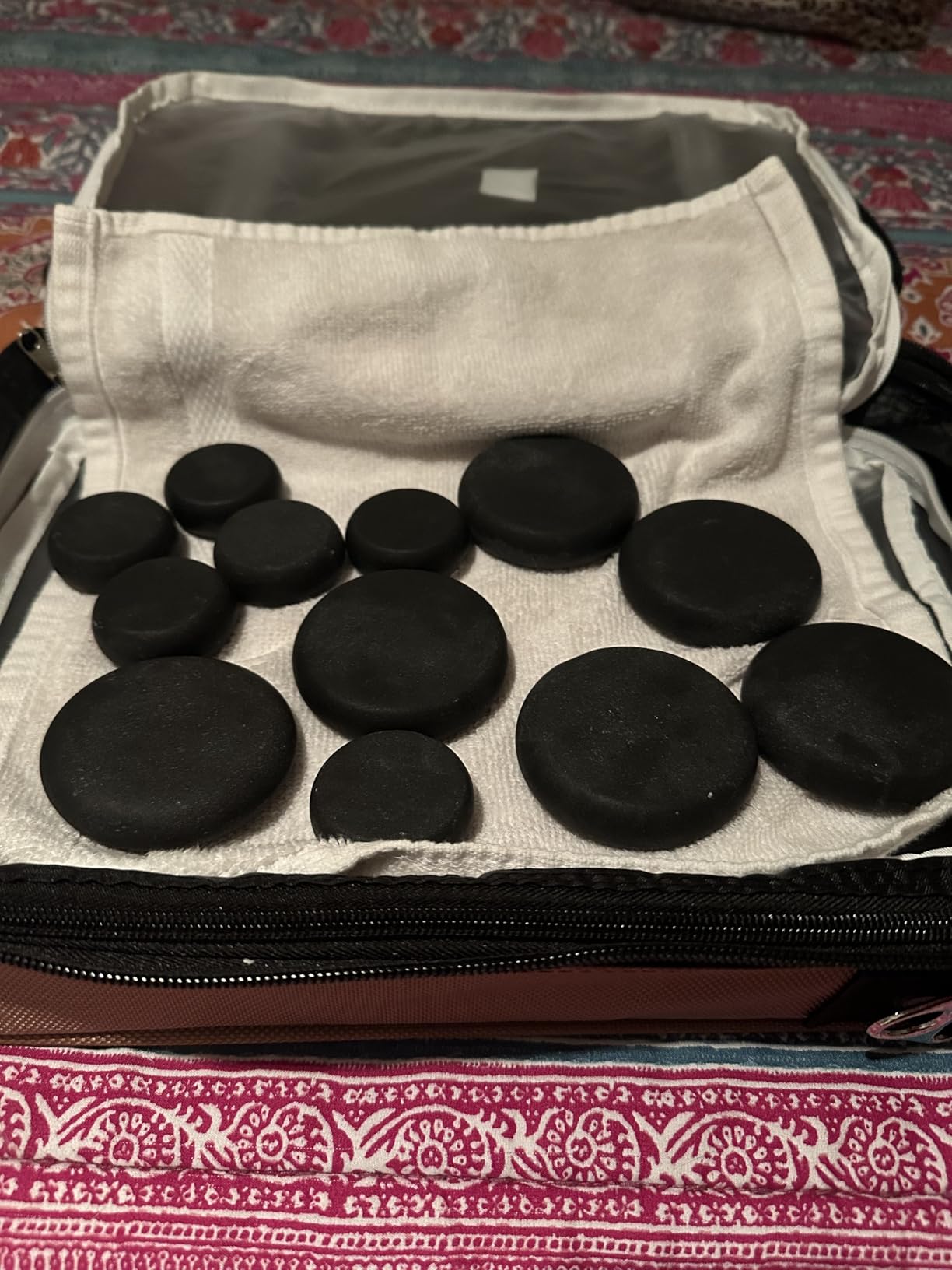 SereneLife Portable Massage Stone Warmer Set - Electric Spa Hot Stones Massager and Heater Kit with 6 Large and 6 Small Round Shaped Basalt Massaging Rocks, Digital Controller Heating Bag, Pink customer photo 1