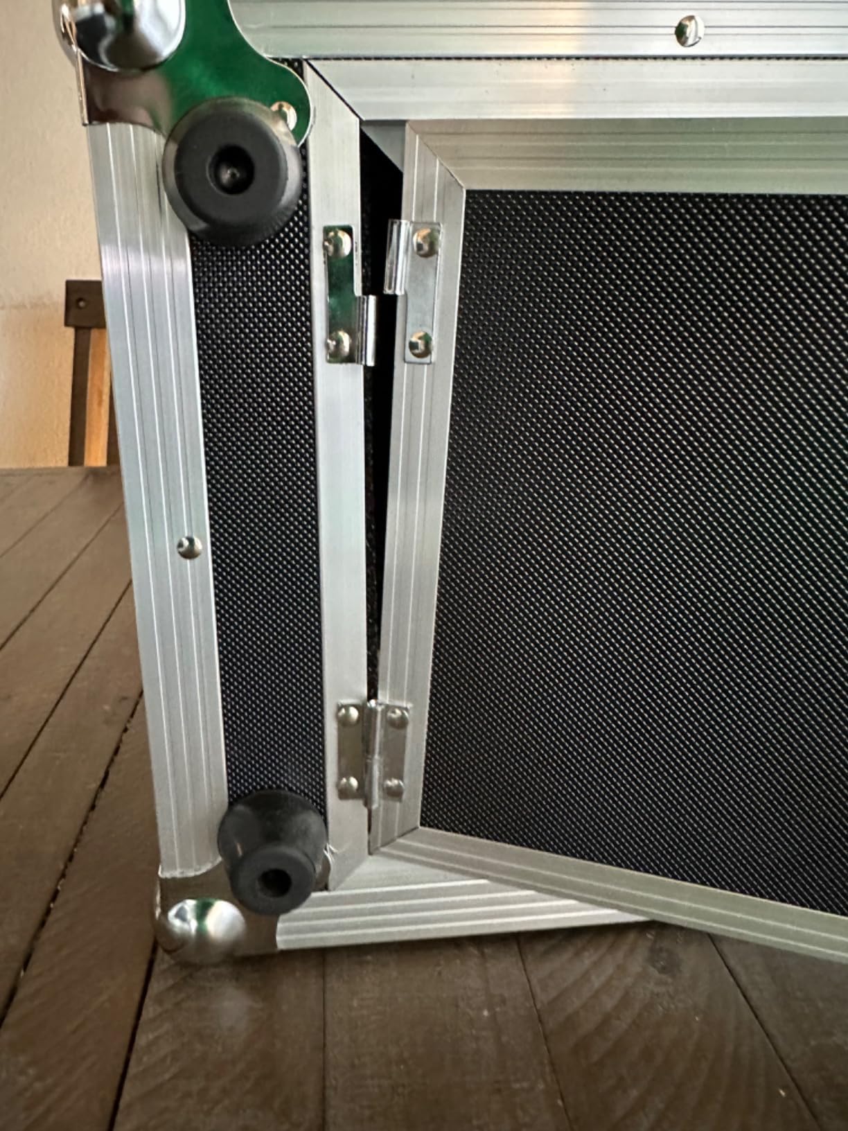 P173-9HSD-CO 17.3 Inch Carry on Broadcast Production Director Monitor with 3G SDI HDMI YPbPr Input and Output Aluminum Design Full HD 1920x1080 customer photo 1