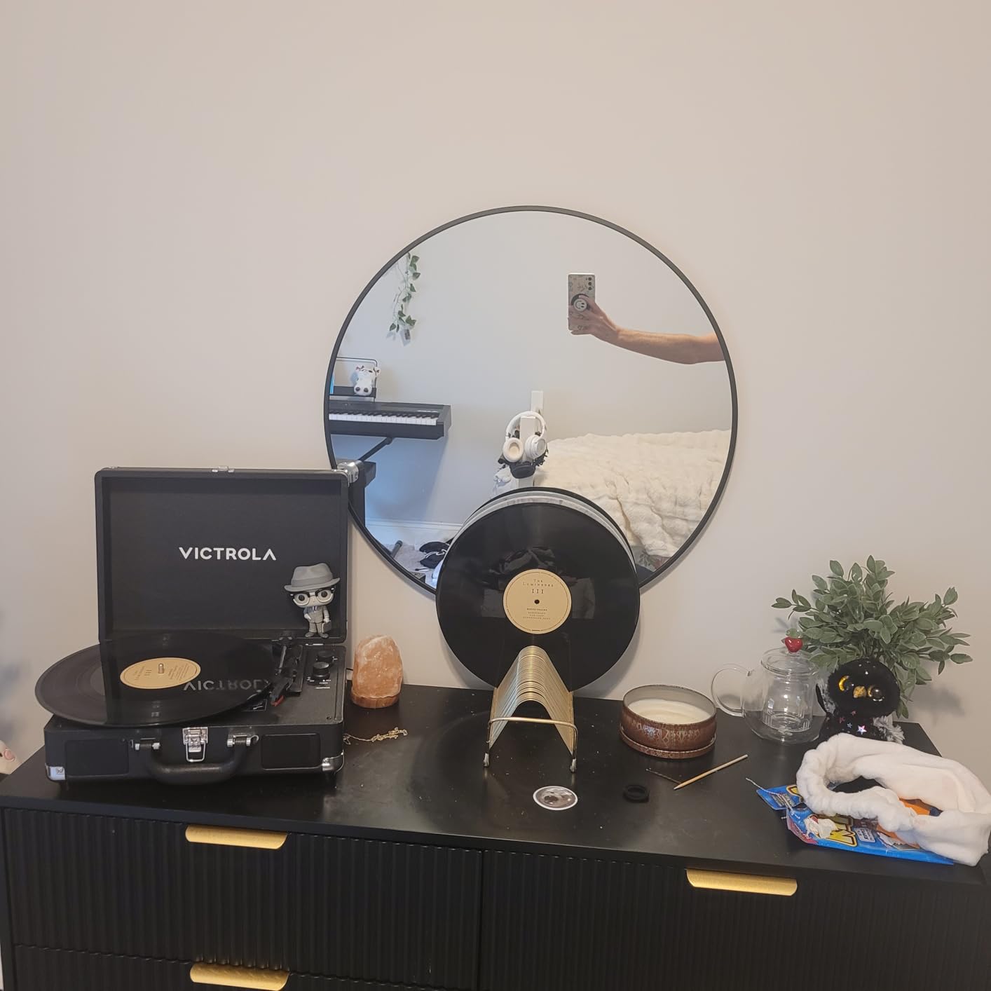 HARRITPURE Round Mirror 30 Black Wall Mounted Circle Mirrors Vanity Mirror with Brushed Aluminum Alloy Frame Modern Decoration for Bathroom, Living Room, Vanity, Bedroom, Entryway customer photo 1