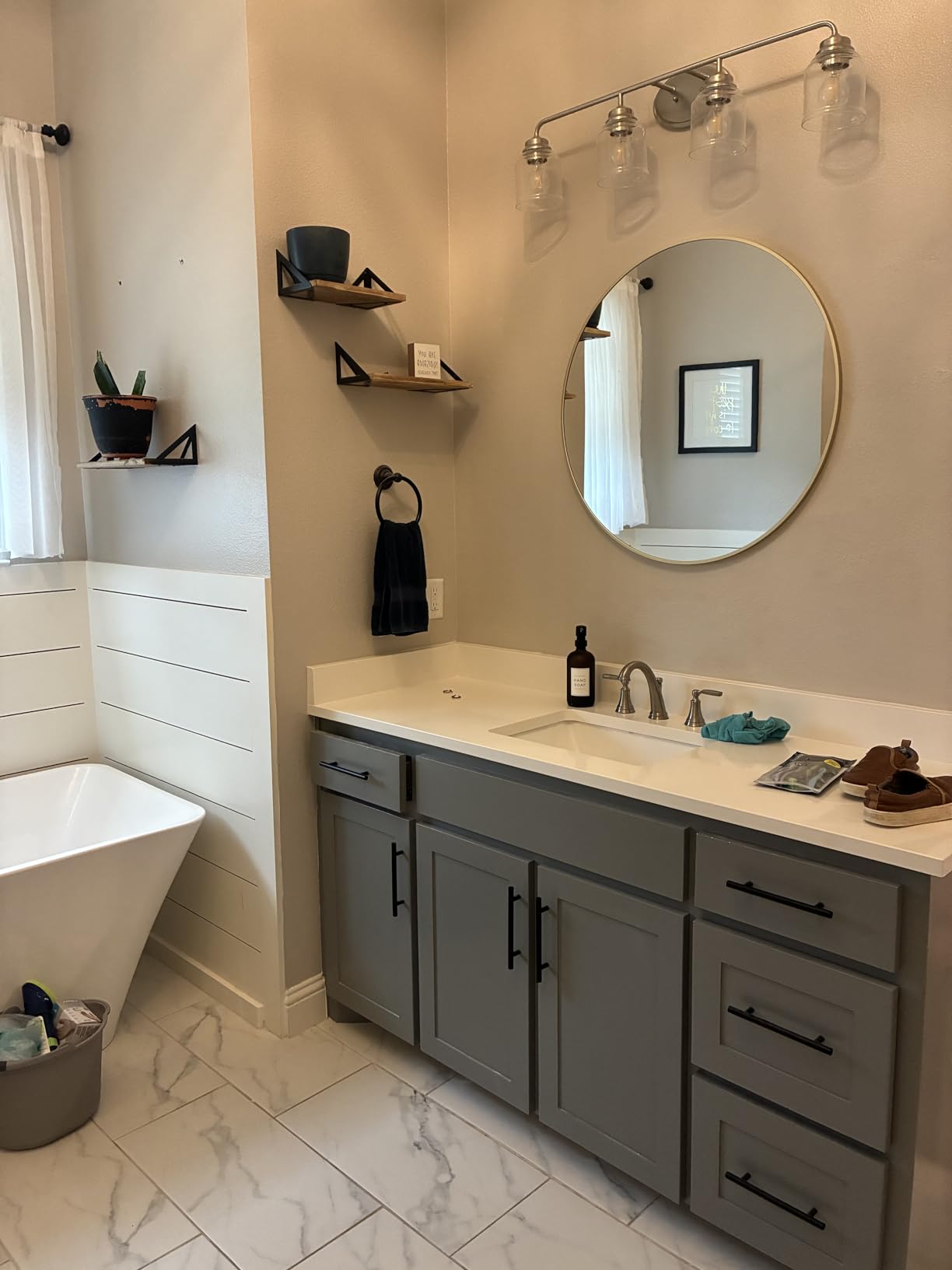HARRITPURE Round Mirror 30 Black Wall Mounted Circle Mirrors Vanity Mirror with Brushed Aluminum Alloy Frame Modern Decoration for Bathroom, Living Room, Vanity, Bedroom, Entryway customer photo 2