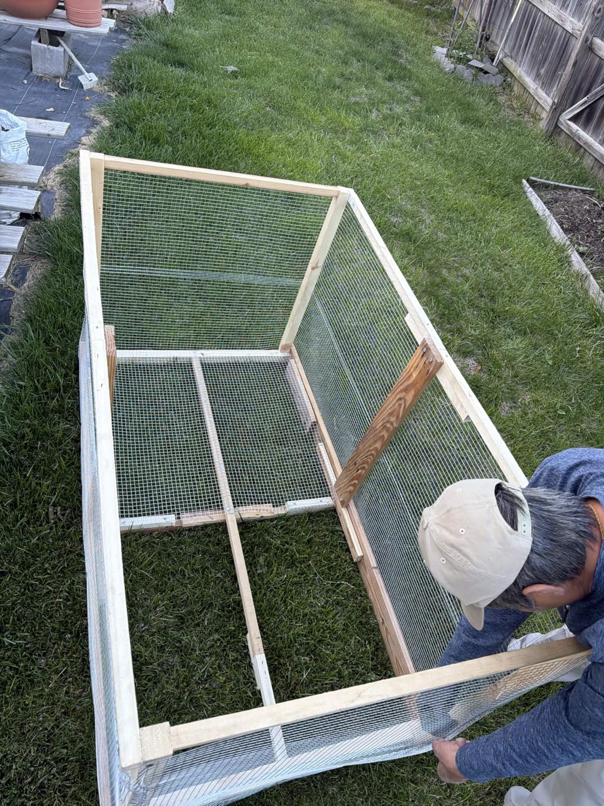 Land Guard 19 Gauge Hardware Cloth, 1/2 inch Chicken Wire Fence, Galvanized Welded Cage Wire Mesh Roll Supports Poultry Netting Cage Fence customer photo 2