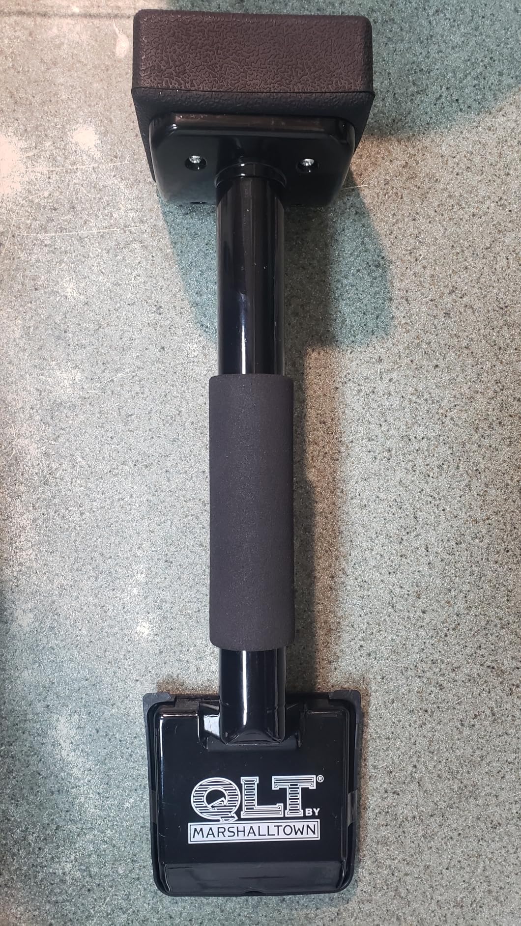 MARSHALLTOWN Knee Kicker, Contractor Grade Carpet Stretcher | Stretches Carpet Over Tack Strip Tight, Soft Grip Handle, Foam Knee Pad, Pro Carpet Stretcher. EKK customer photo 1