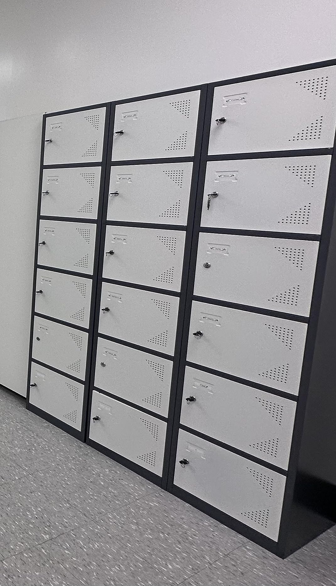 Letaya Metal Lockers for Employees, 71