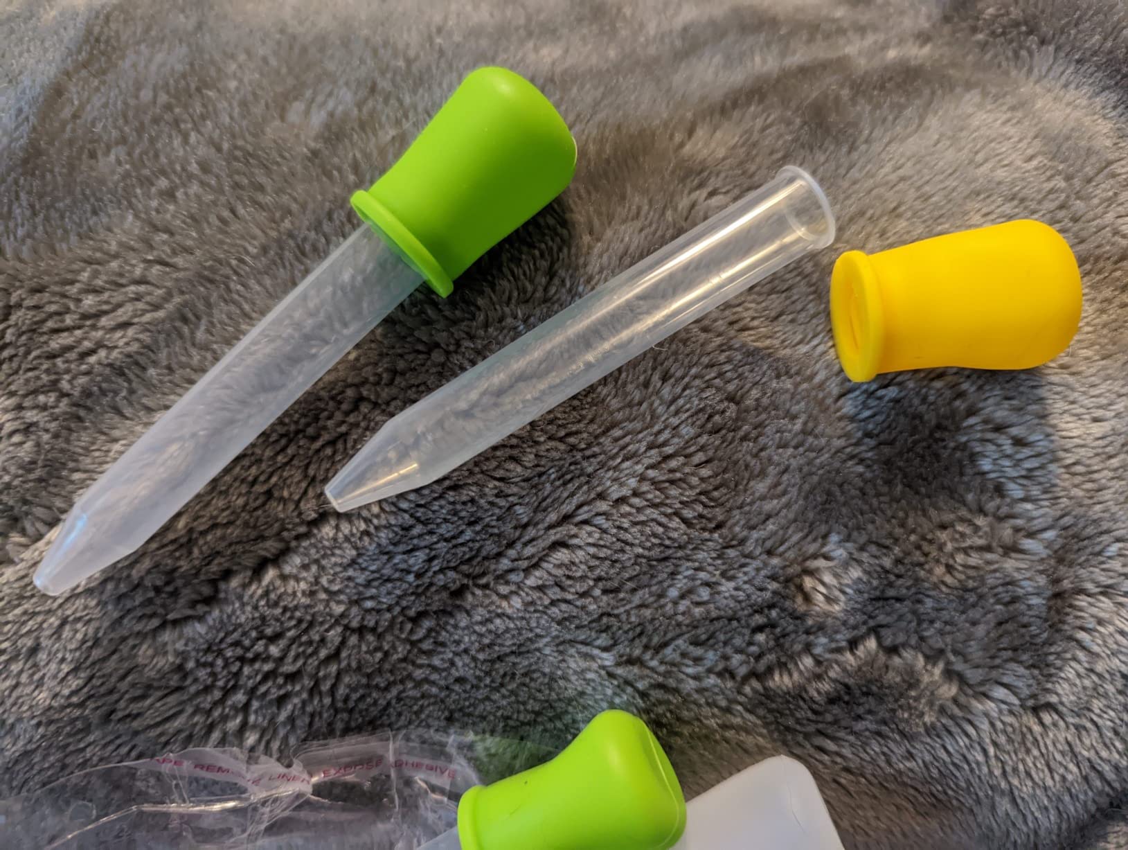 TIHOOD 20PCS Liquid Droppers with a Clean Brush, Silicone and Plastic Pipettes Transfer Eyedropper with Bulb Tip for Candy Oil Kitchen Gummy Bear Making customer photo 1