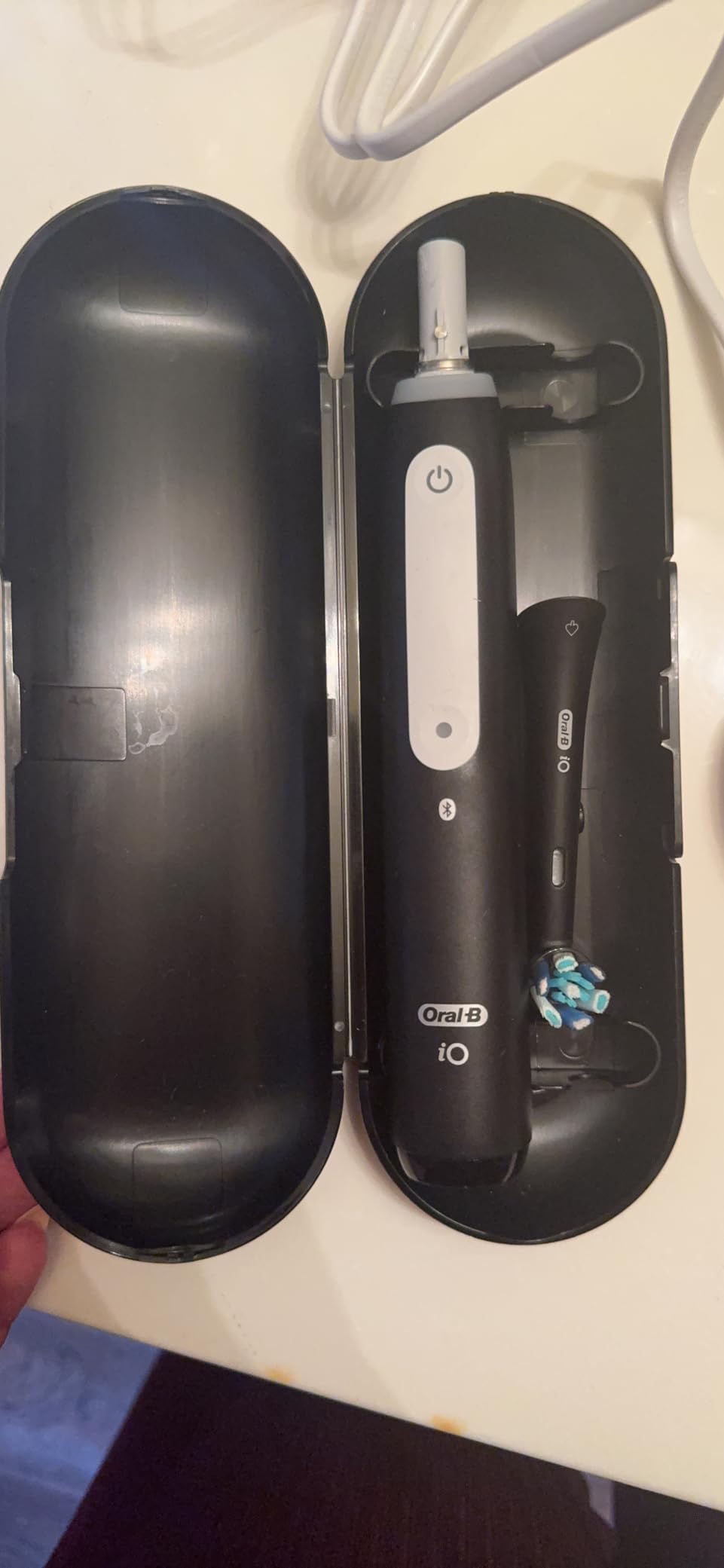 Oral-B iO Series 4 Electric Toothbrush with Brush Head, Rechargeable, White customer photo 2