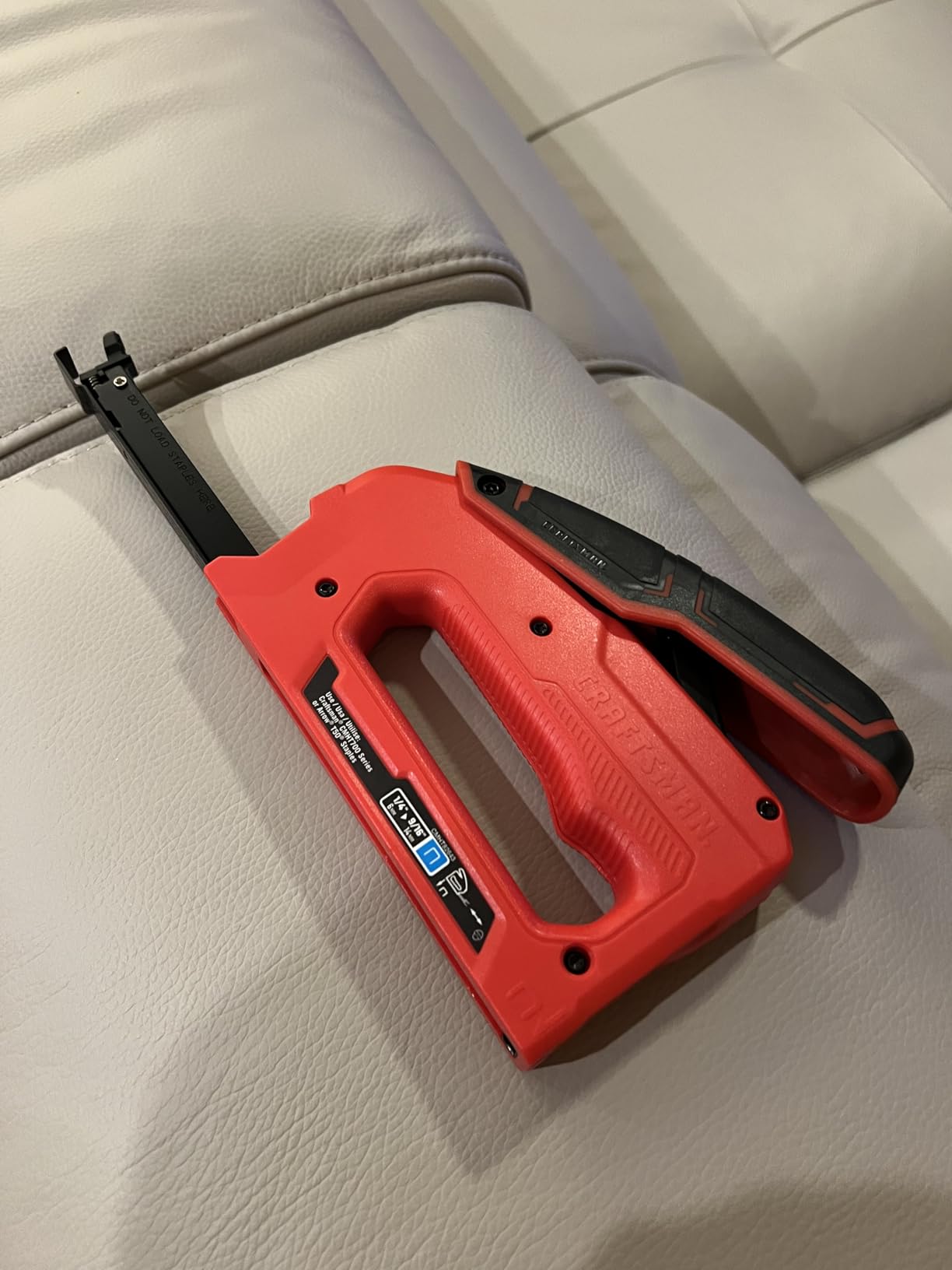 CRAFTSMAN Heavy Duty Reverse Squeeze Stapler (CMHT82643) customer photo 1